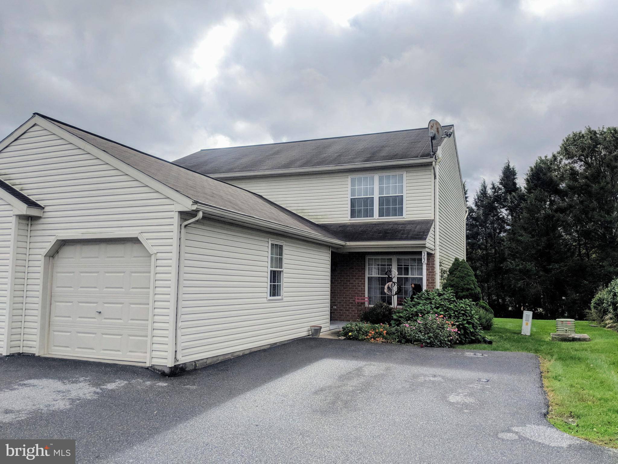 Mount Joy, PA 17552,362 DEERFIELD DR