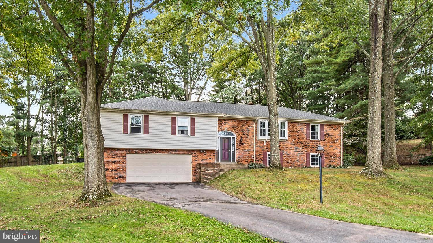 Olney, MD 20832,1 HOLLY VIEW CT