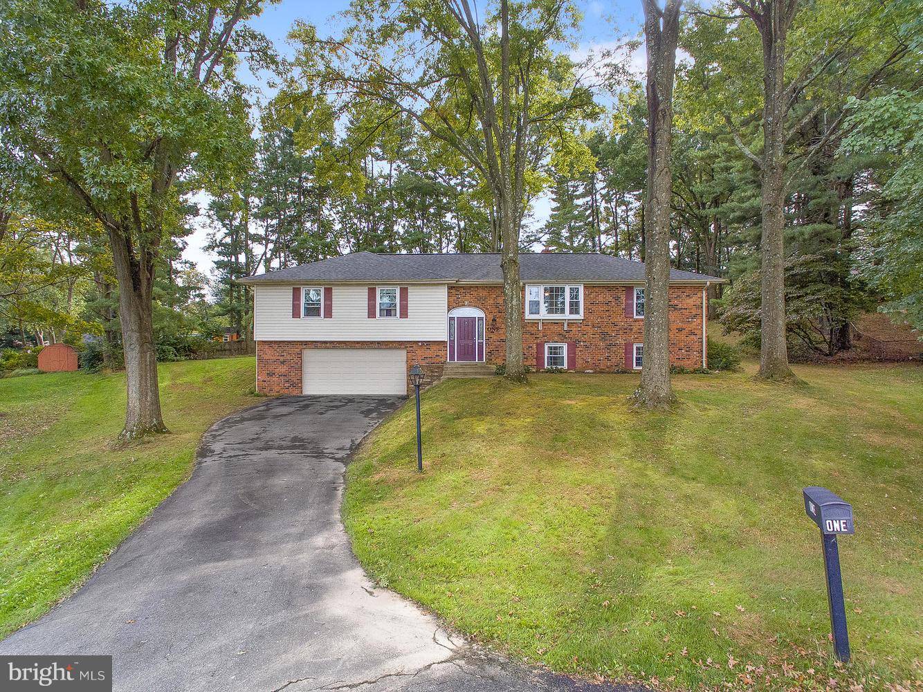 Olney, MD 20832,1 HOLLY VIEW CT