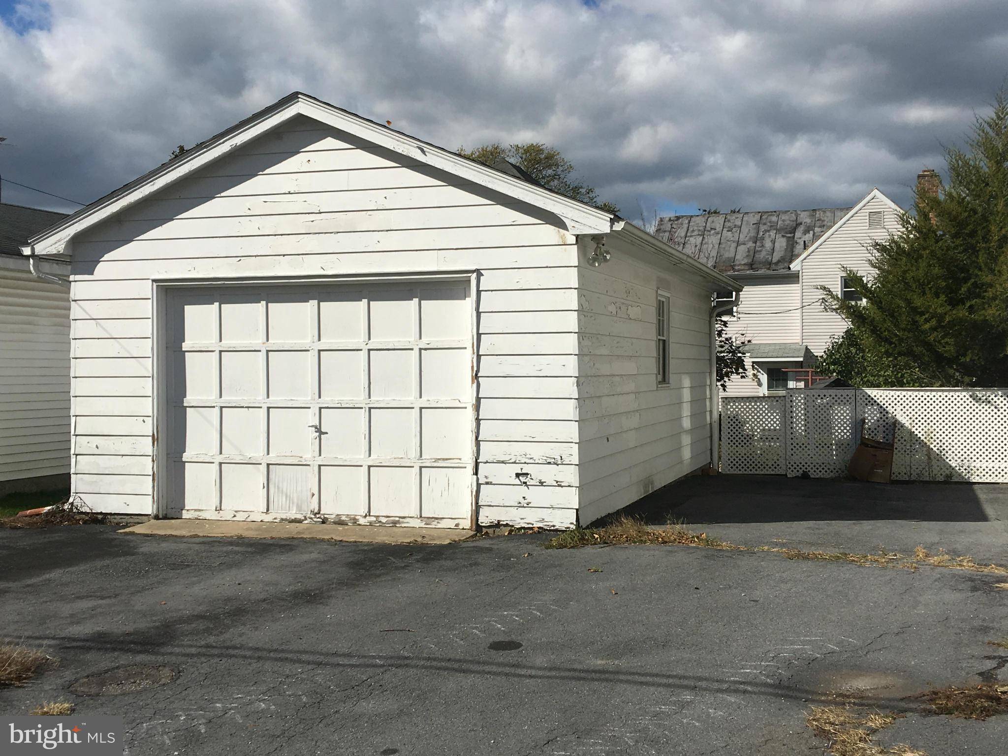 Shippensburg, PA 17257,228 GARFIELD ST E