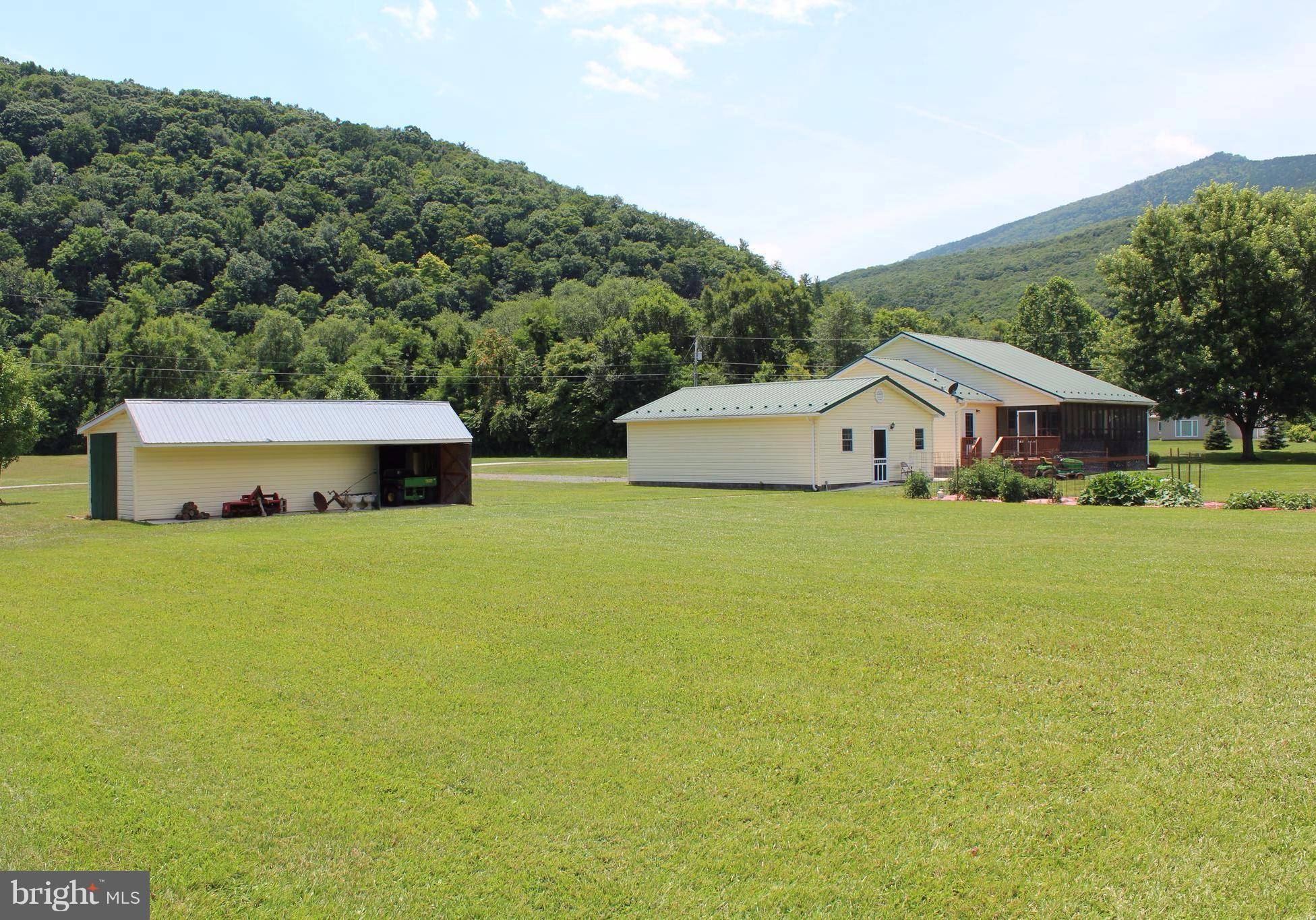 Cabins, WV 26855,25 TROUT LN