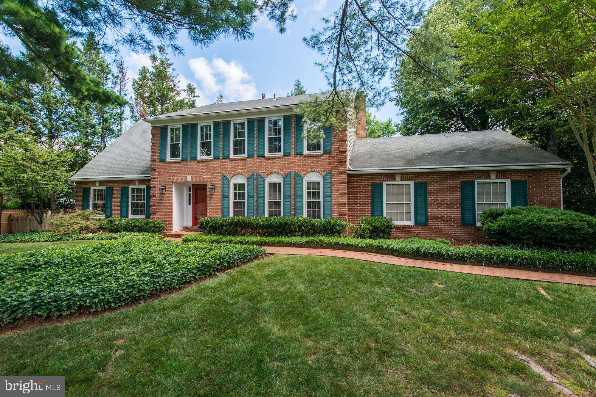 Mclean, VA 22102,7701 BRIDLE PATH LN