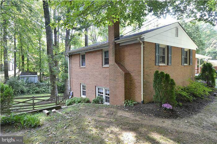 Annandale, VA 22003,8933 FALLING CREEK CT