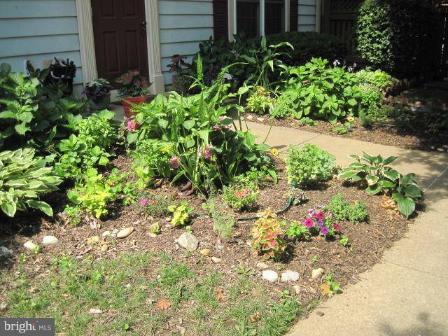 Alexandria, VA 22310,6094-B ESSEX HOUSE SQ #B