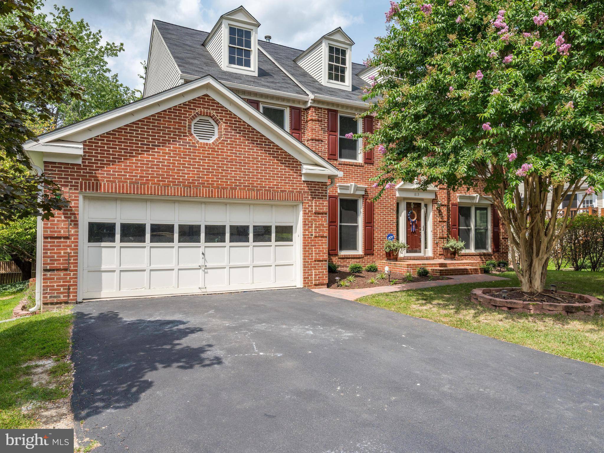 Herndon, VA 20170,813 SPRING KNOLL DR