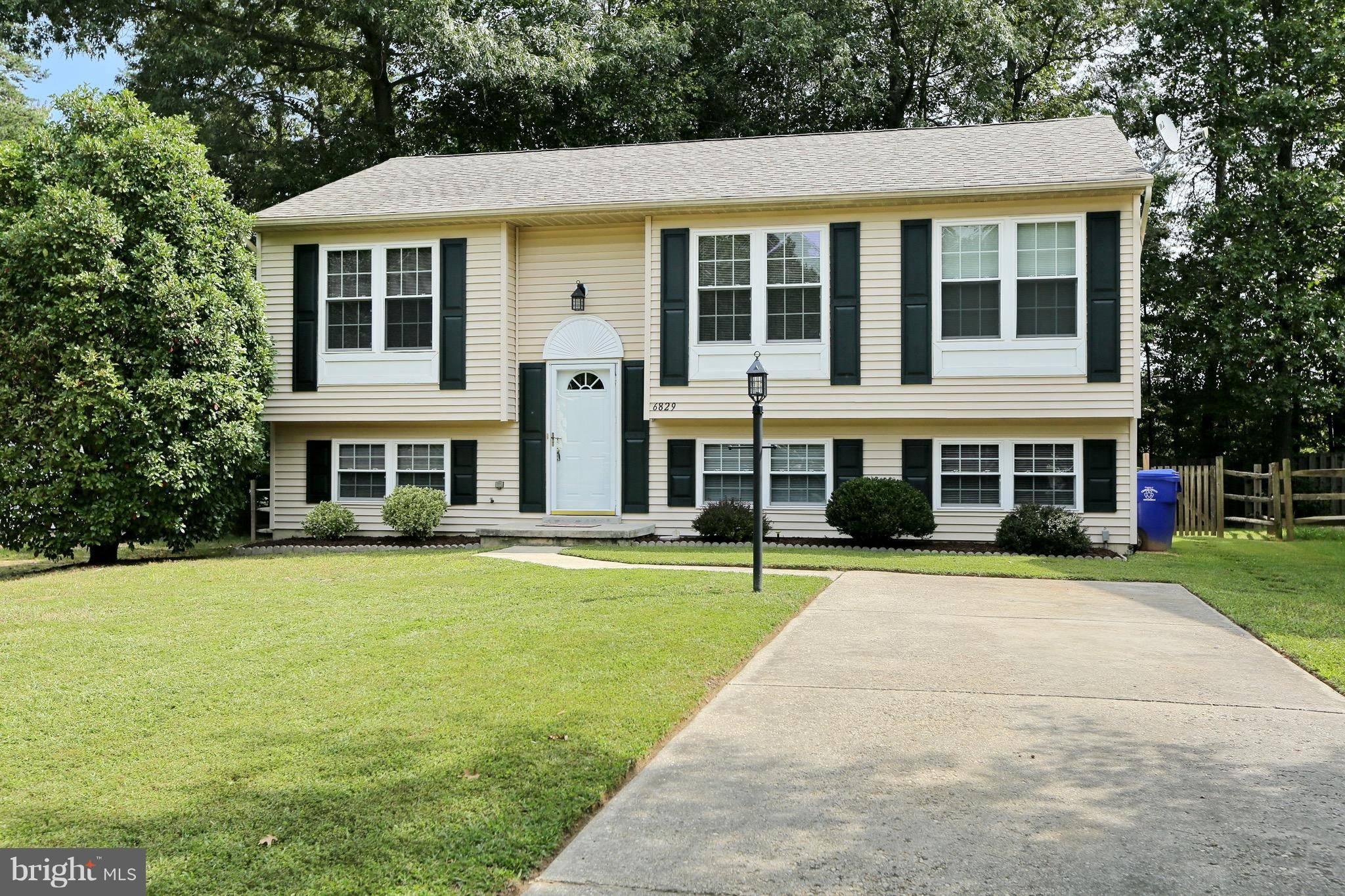 Waldorf, MD 20603,6829 RACCOON CT