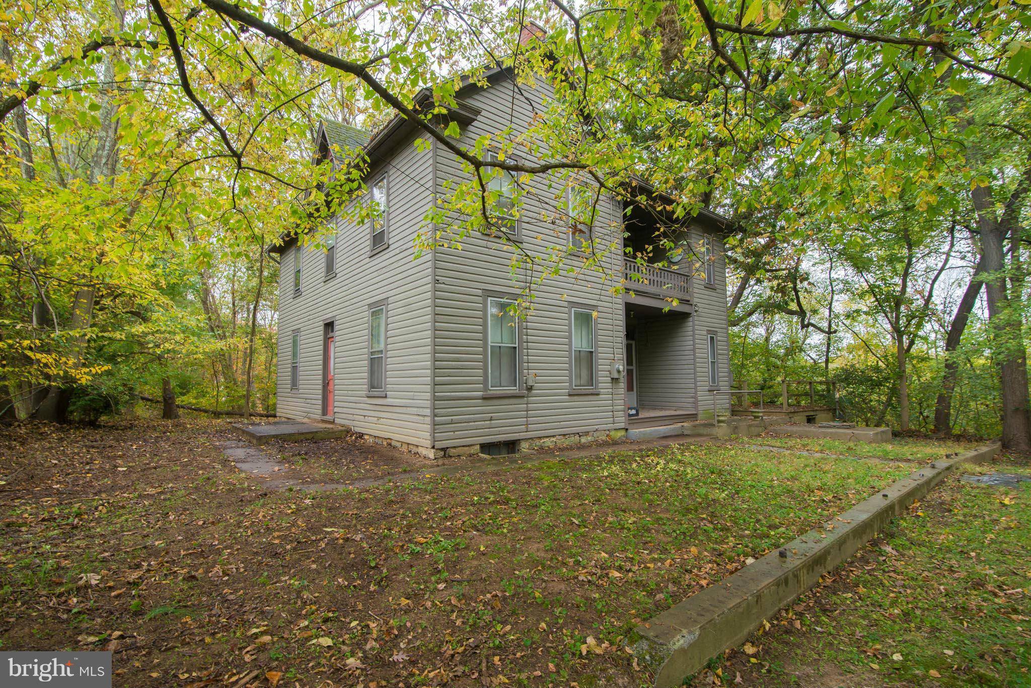 Falling Waters, WV 25419,2417 VINEYARD RD