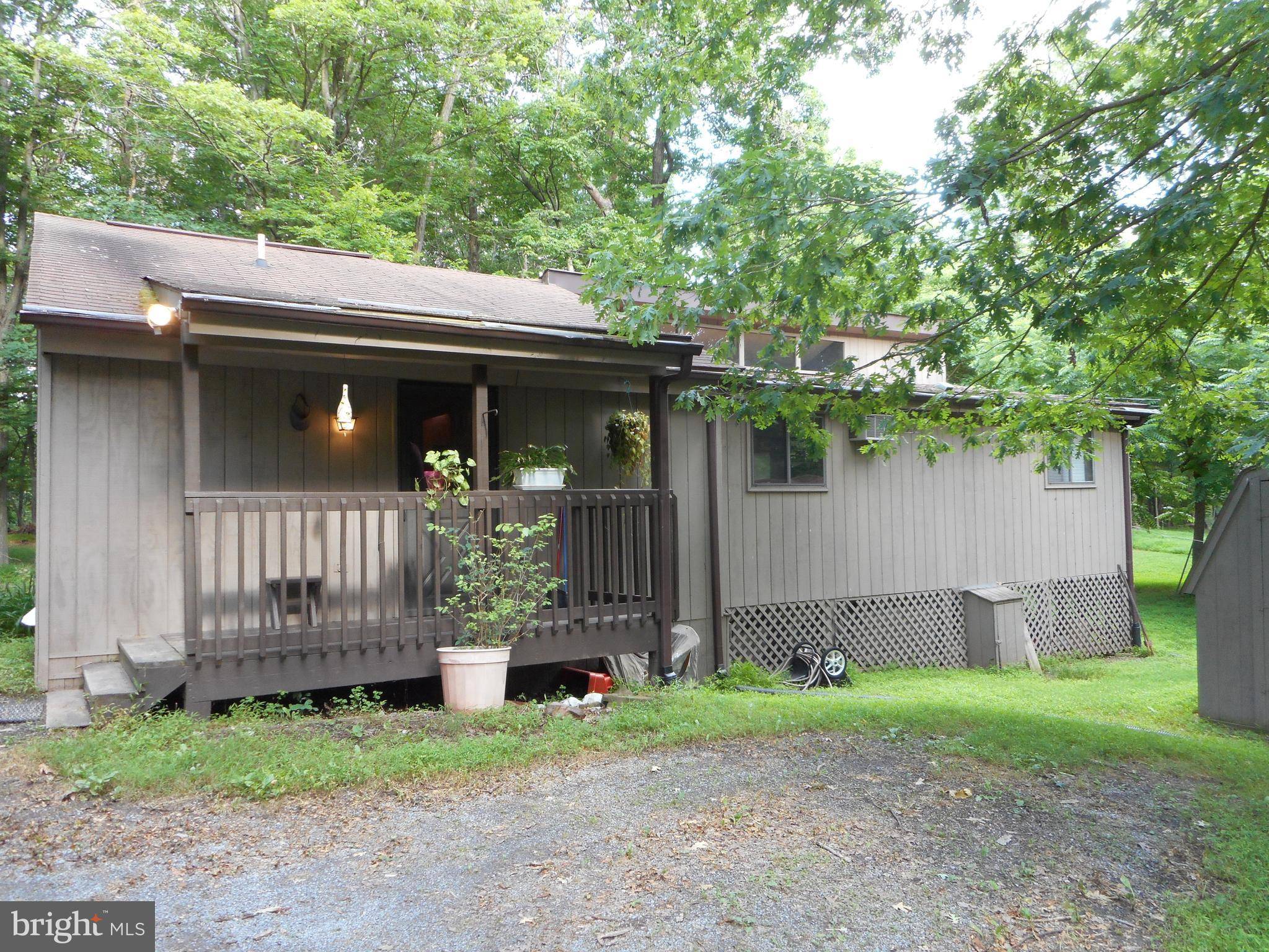 Hedgesville, WV 25427,1156 THE WOODS RD