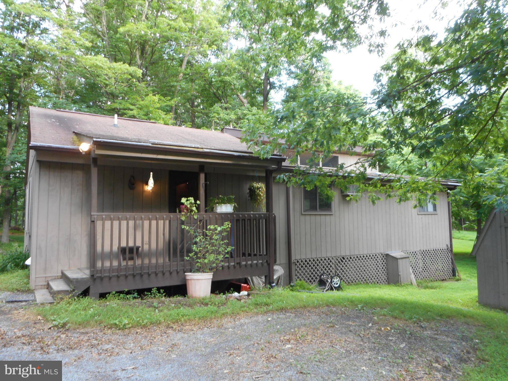 Hedgesville, WV 25427,1156 THE WOODS RD