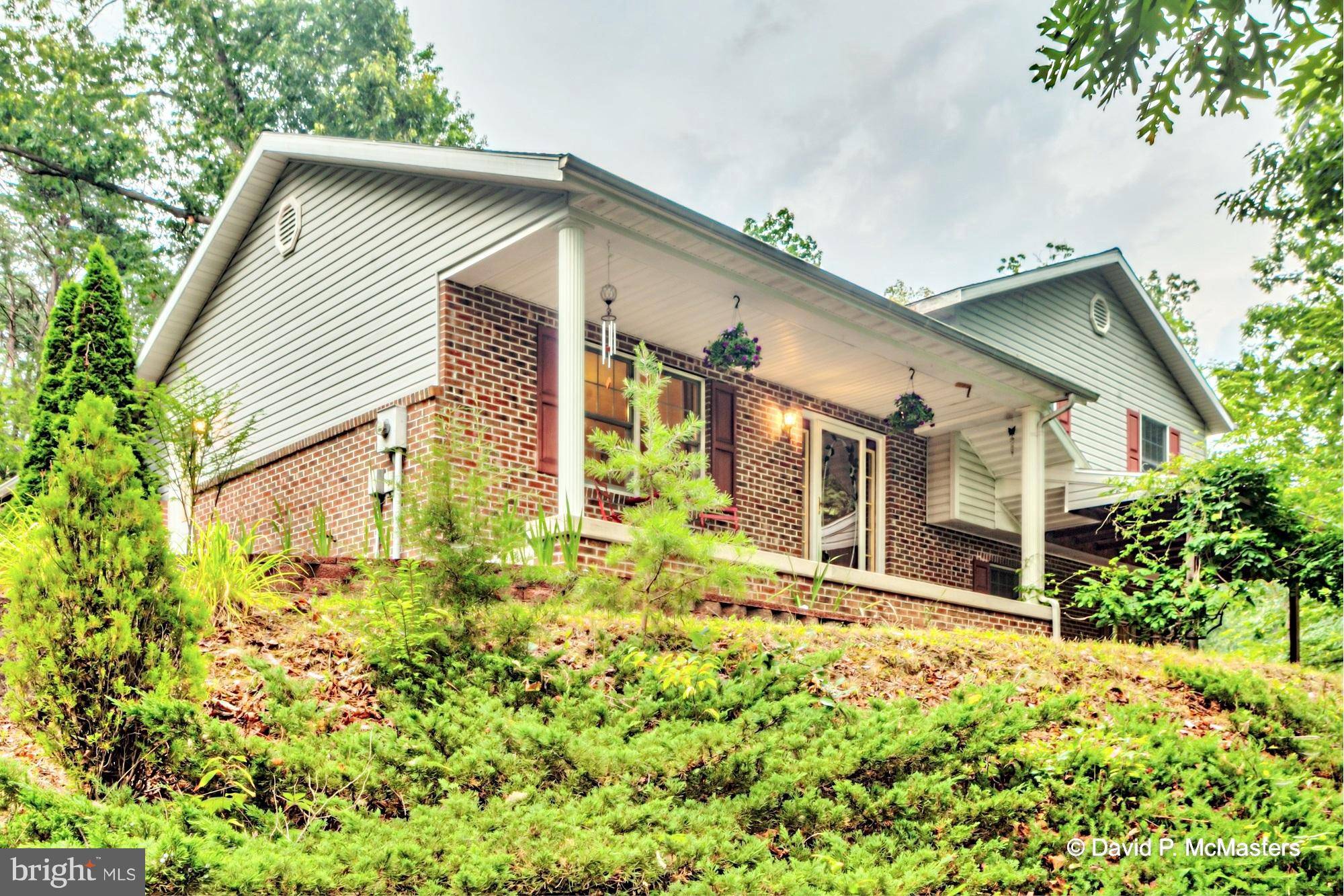 Falling Waters, WV 25419,5 JEANNA LN