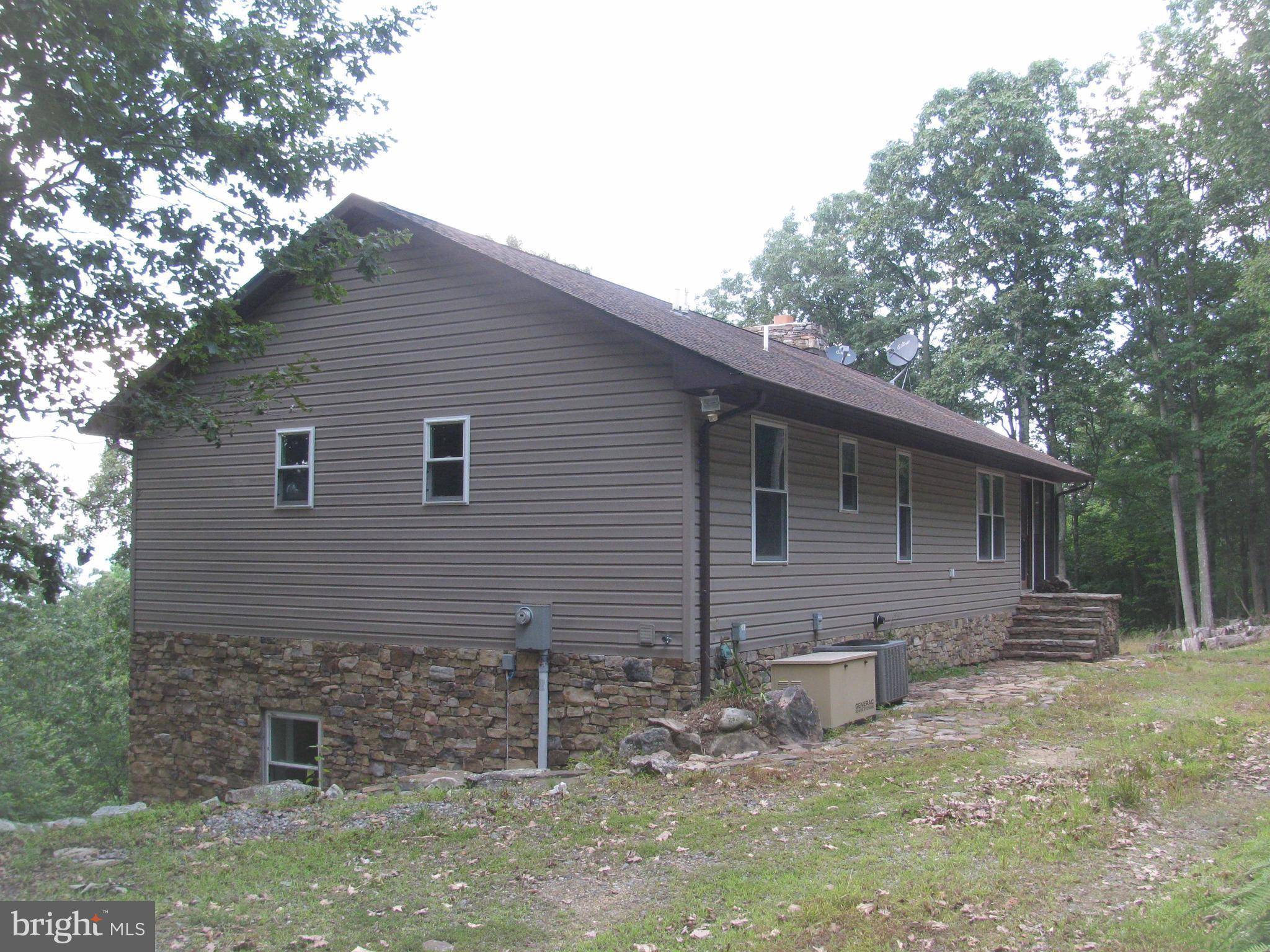 Baker, WV 26801,957 HEMLOCK DR