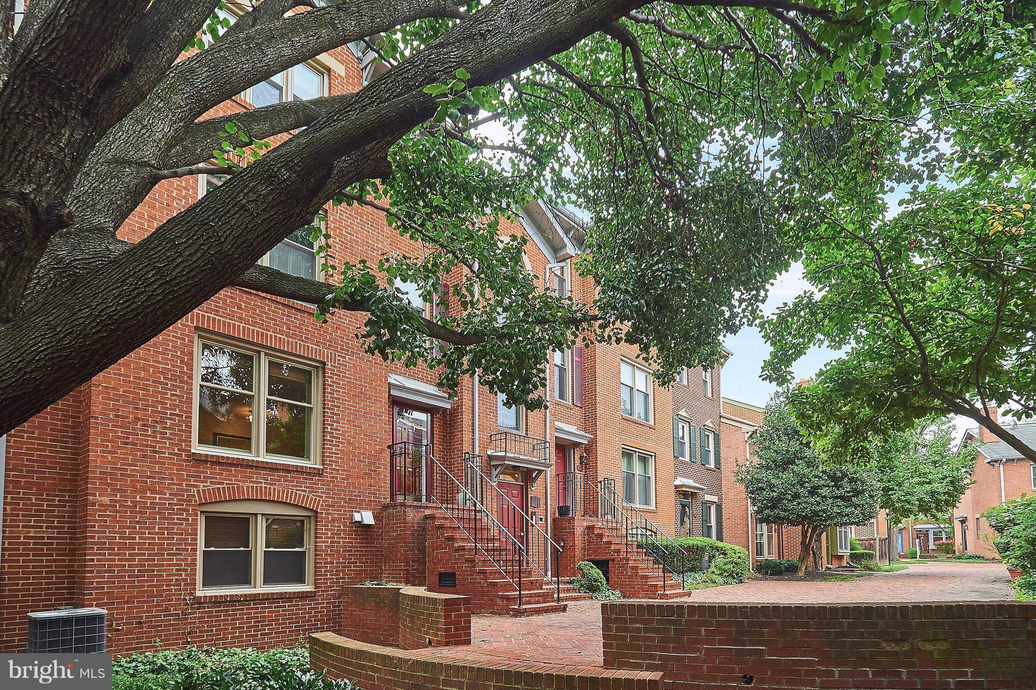 Alexandria, VA 22314,532 COLECROFT CT #4-3