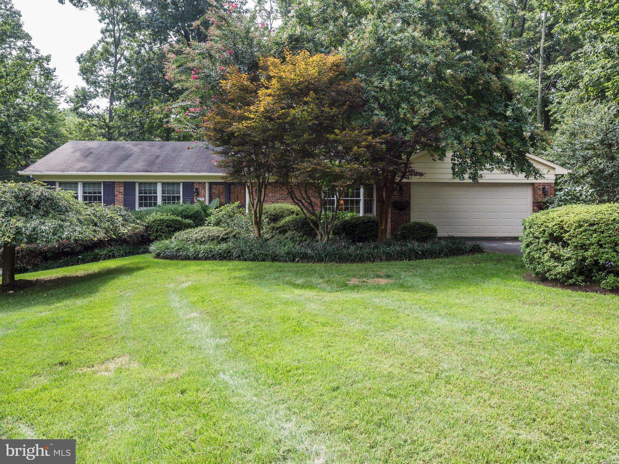 Oakton, VA 22124,3388 HICKORY HILLS DR