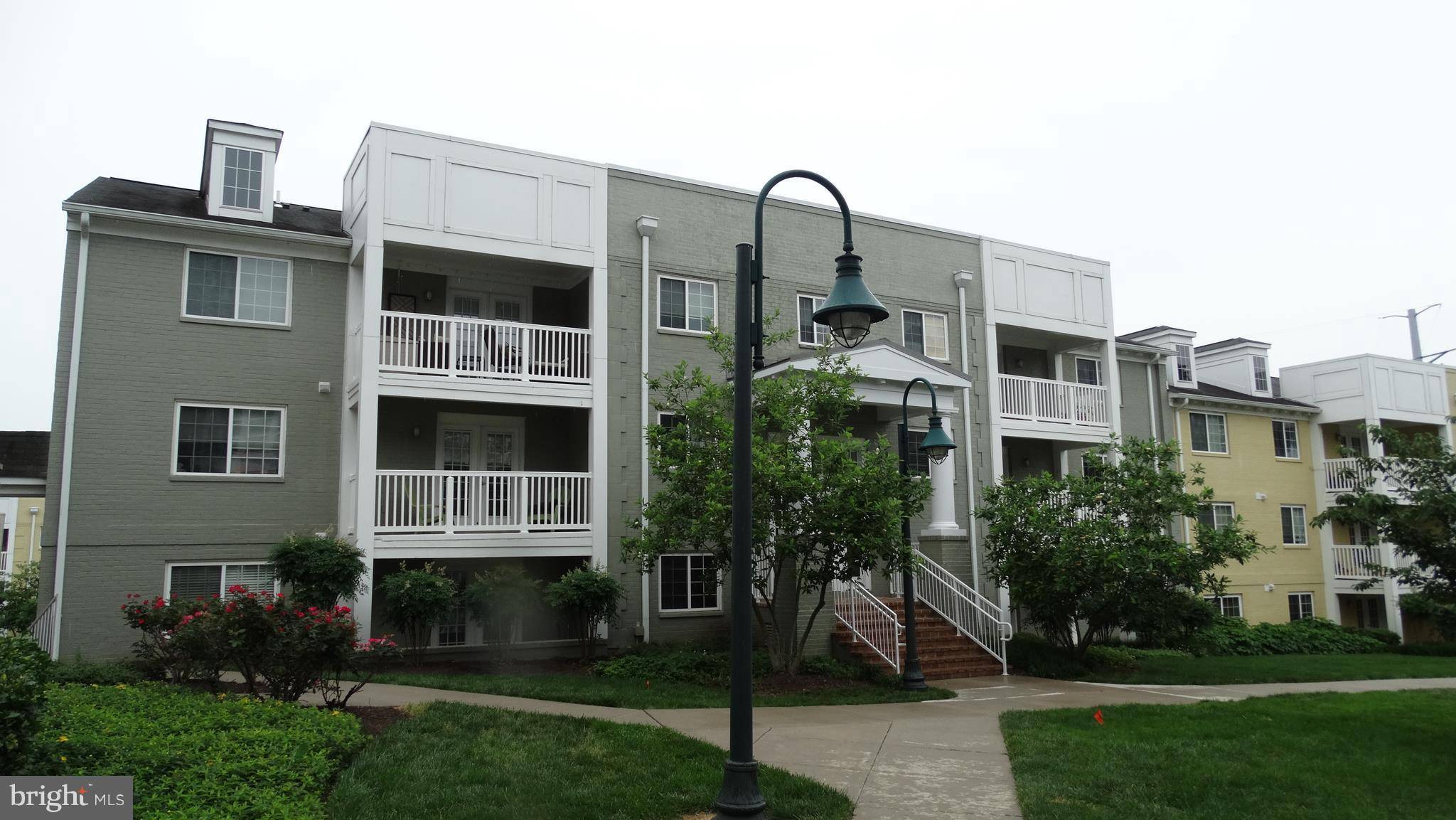 Arlington, VA 22204,4071 FOUR MILE RUN DR S #203