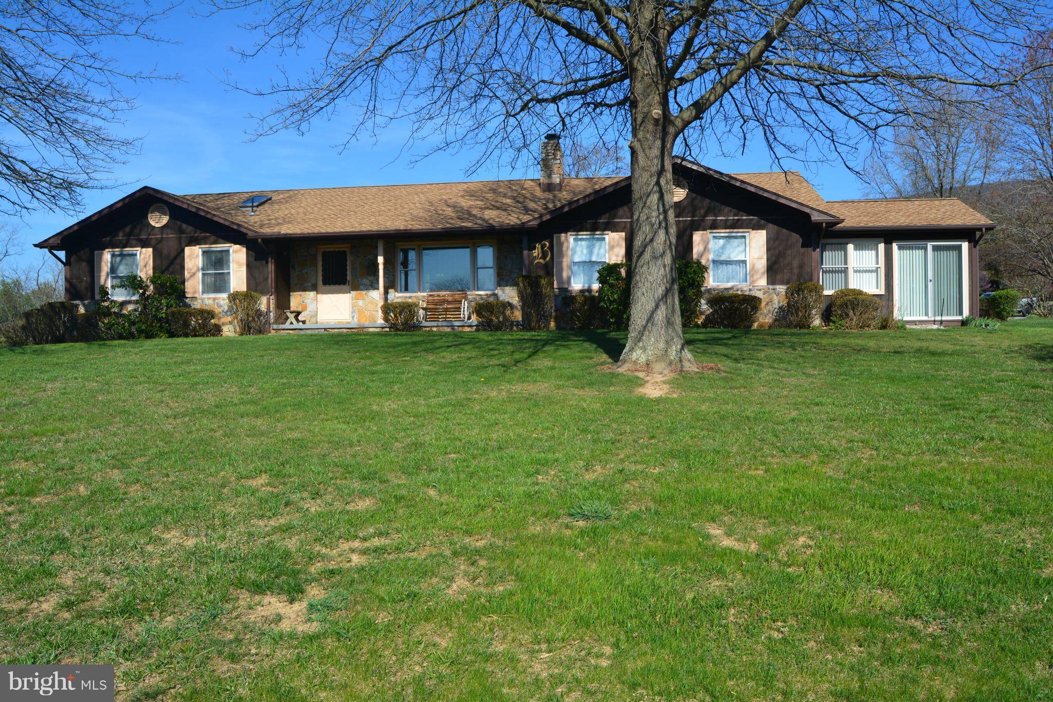 Berkeley Springs, WV 25411,92 CLOVERLEAF CT