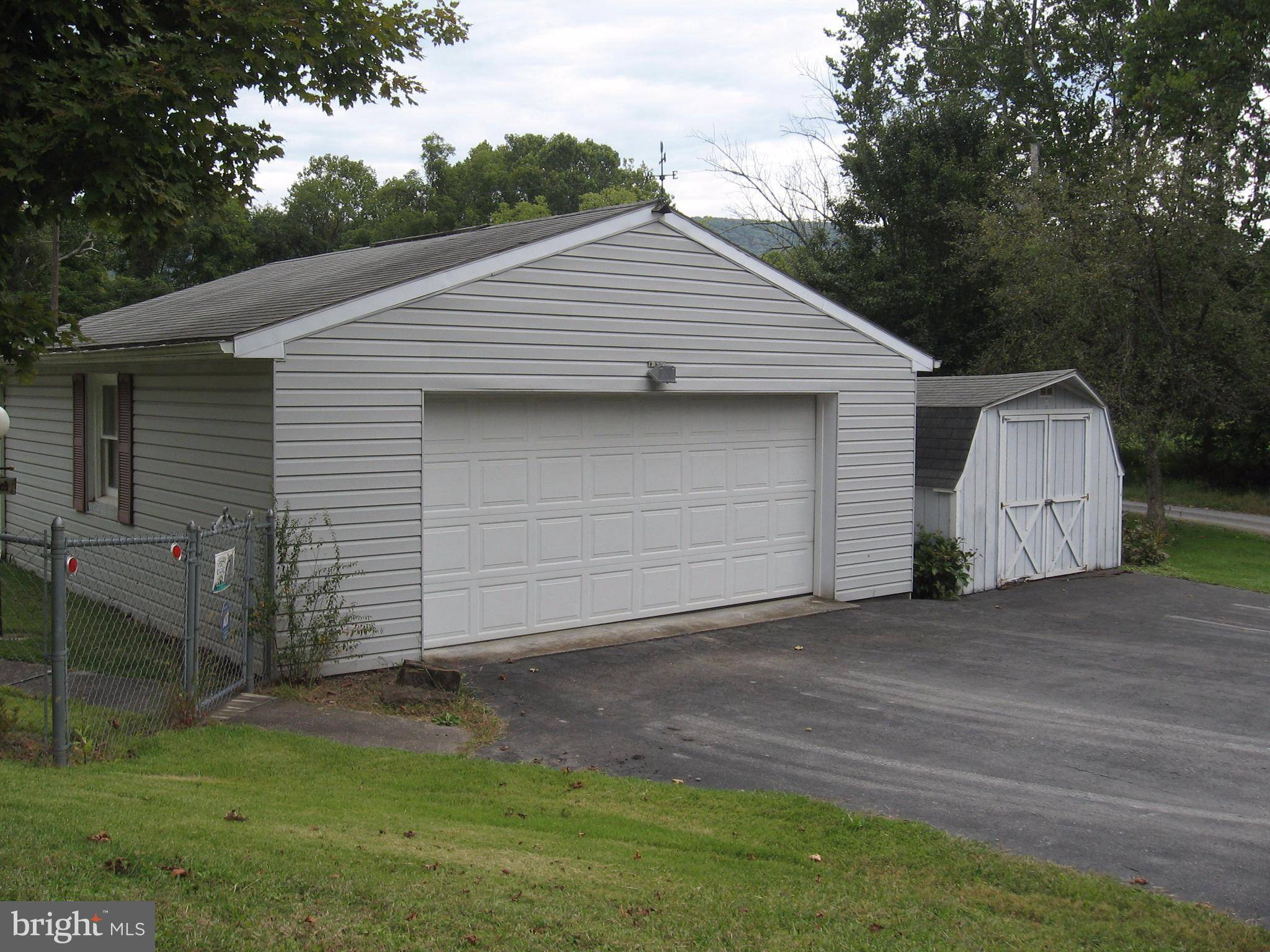 Berkeley Springs, WV 25411,3 ECKERD LN