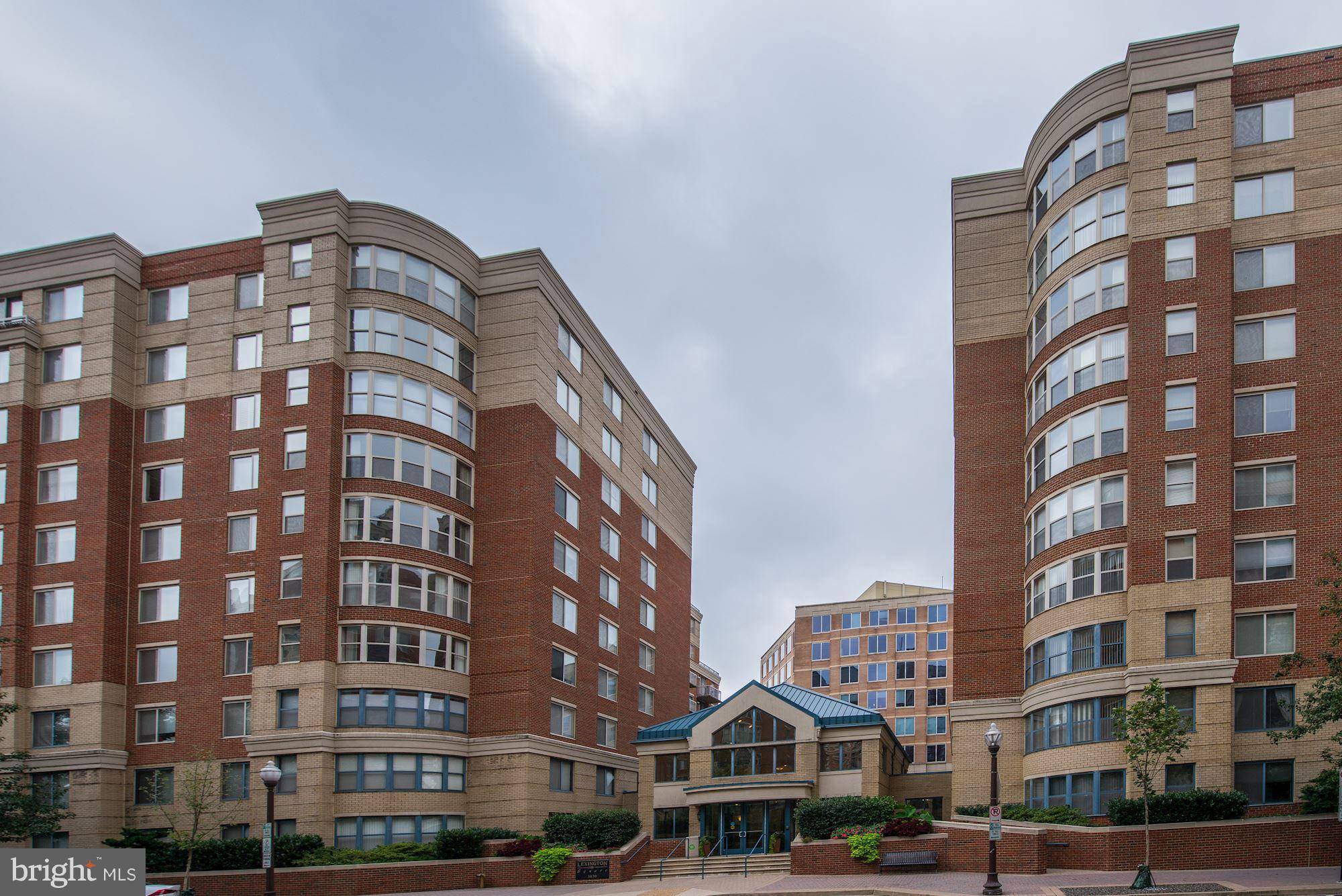 Arlington, VA 22203,3830 9TH ST N #105W