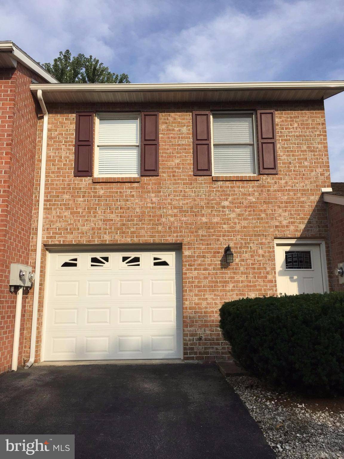 Chambersburg, PA 17201,1436 HOLLYWELL AVE