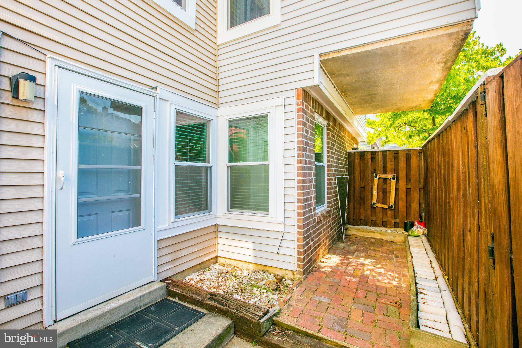 Alexandria, VA 22309,4402 PEMBROOK VILLAGE DR #109