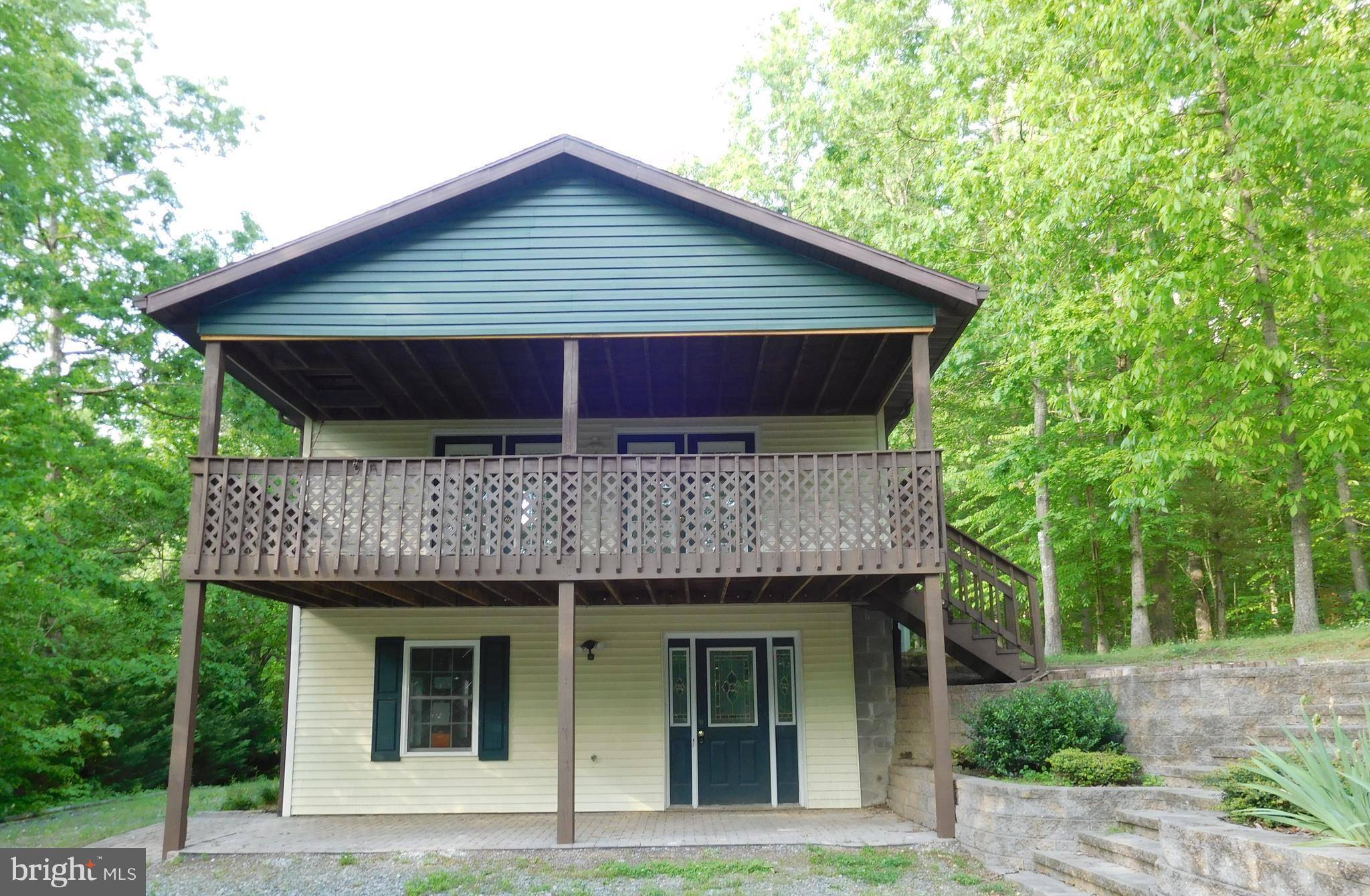 Louisa, VA 23093,40 LAKESHORE DR N