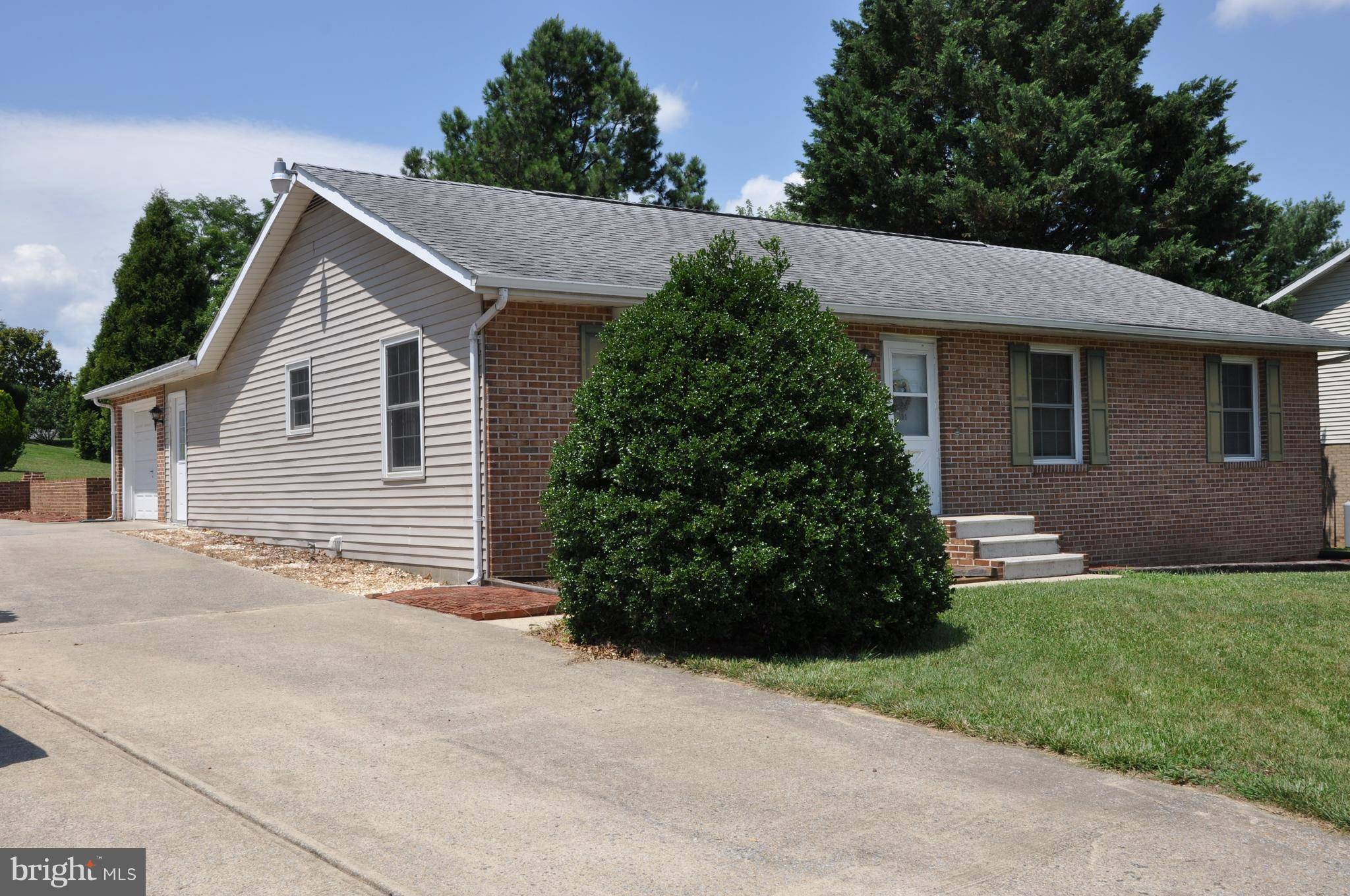 Inwood, WV 25428,504 FIRST ST