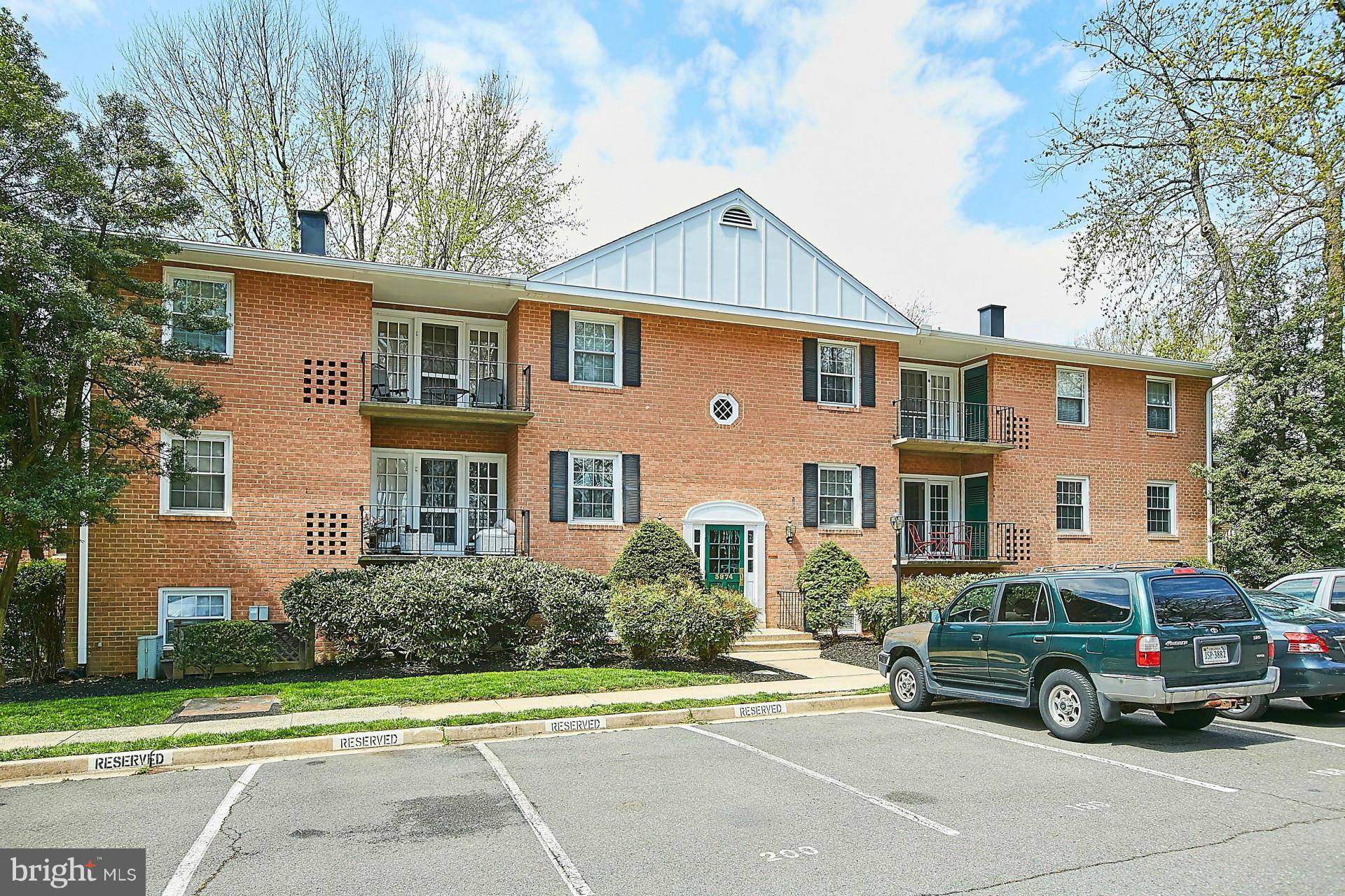 Fairfax, VA 22031,3874 LYNDHURST DR #204