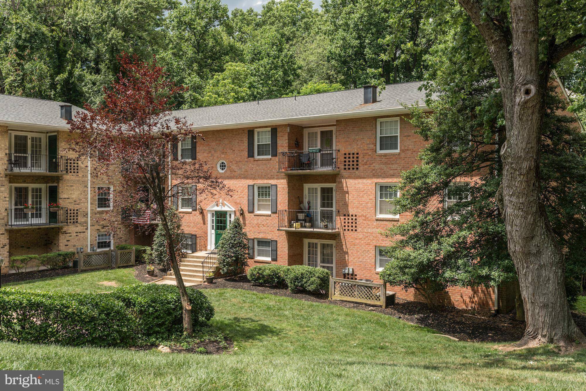 Fairfax, VA 22031,3790 LYNDHURST DR #303