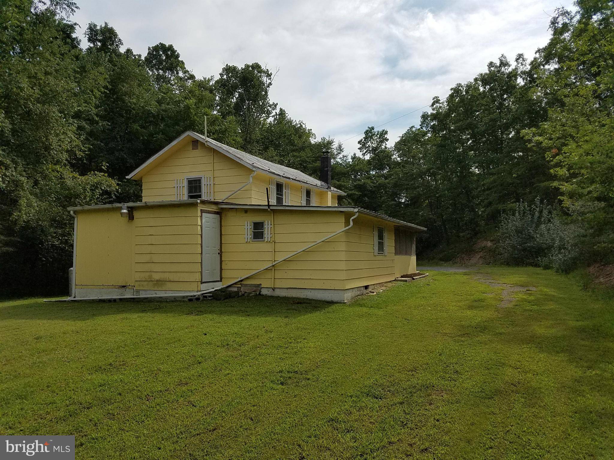 Moorefield, WV 26836,112 BACKWOOD LN