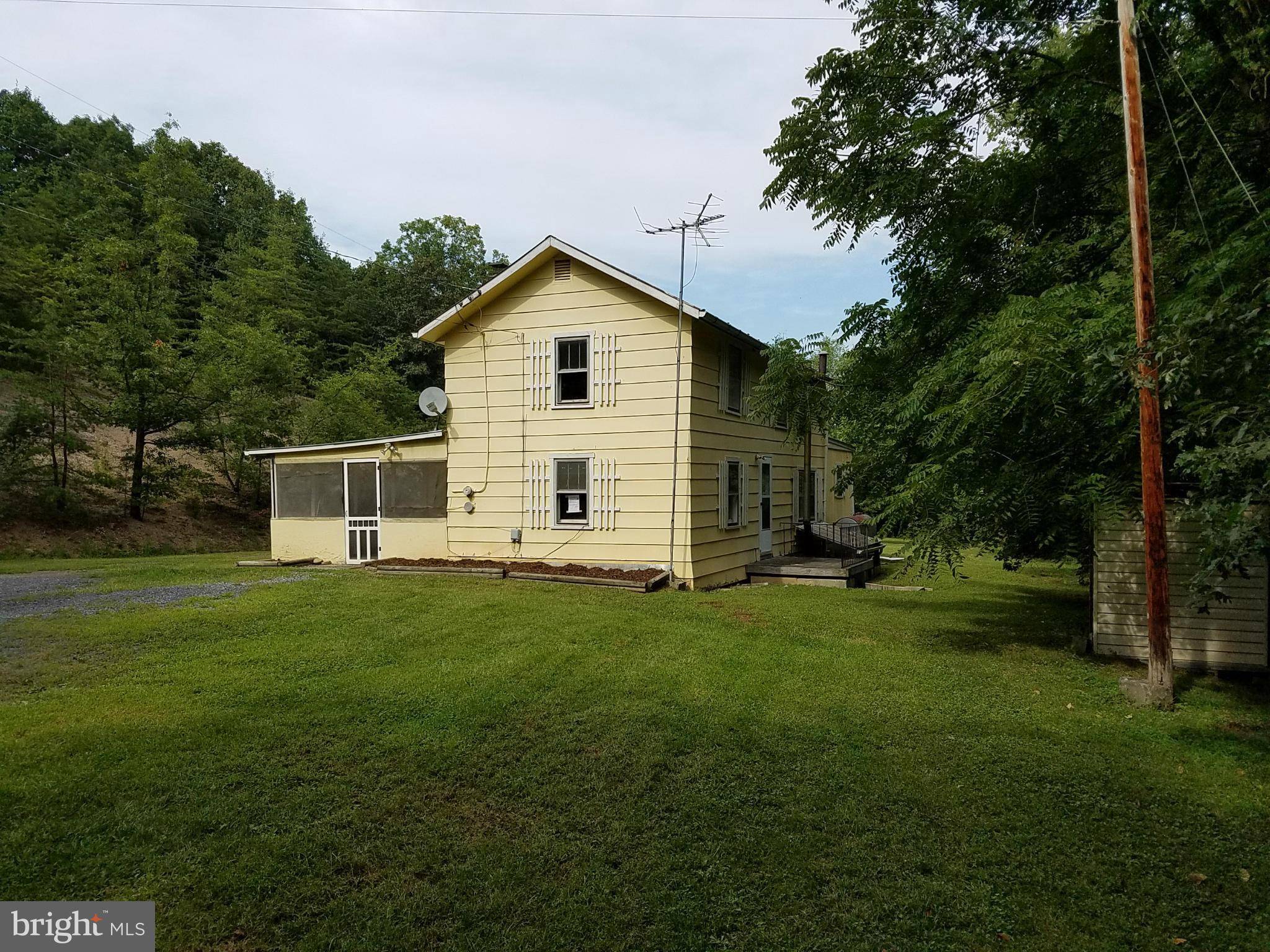 Moorefield, WV 26836,112 BACKWOOD LN