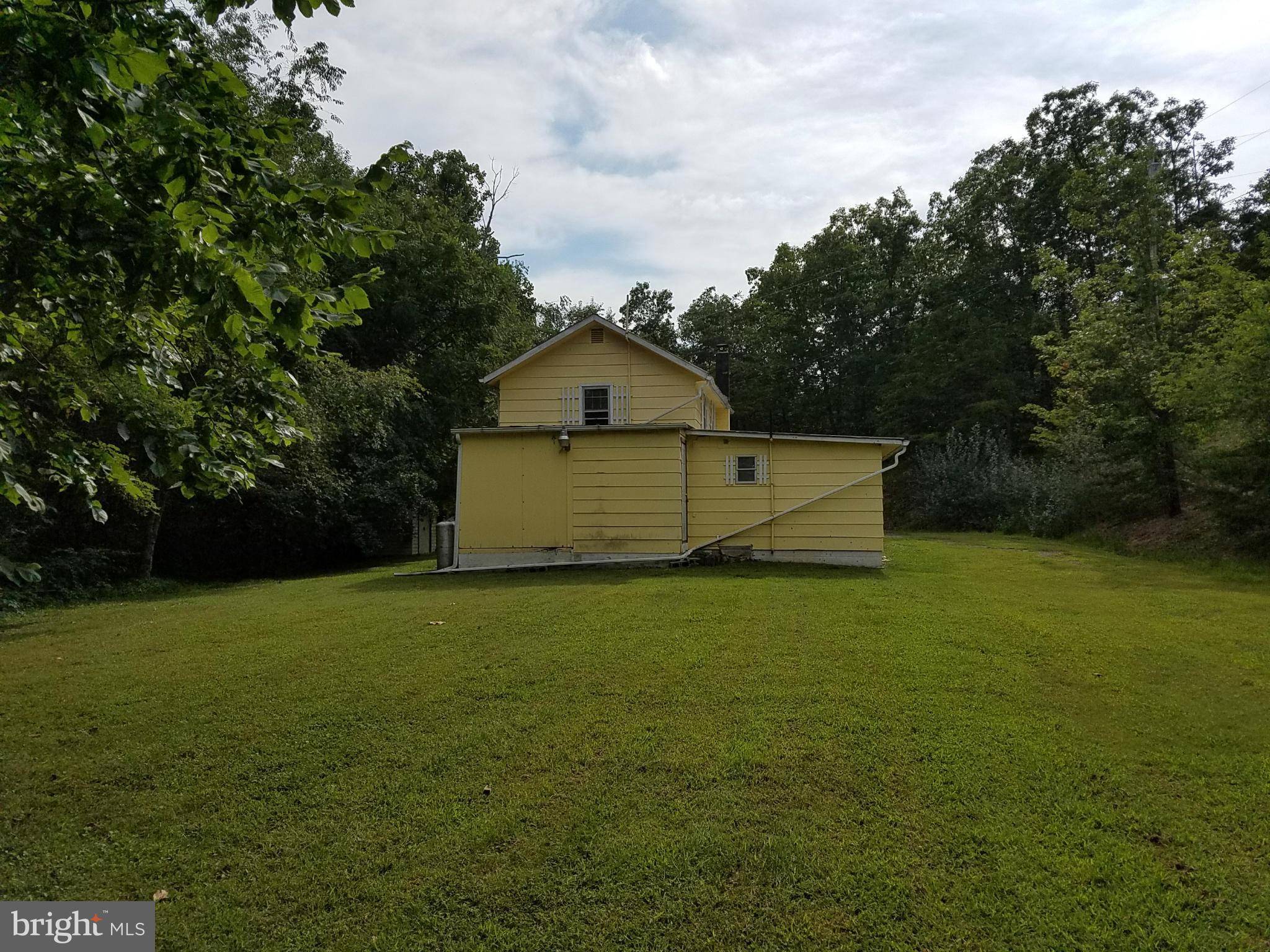 Moorefield, WV 26836,112 BACKWOOD LN