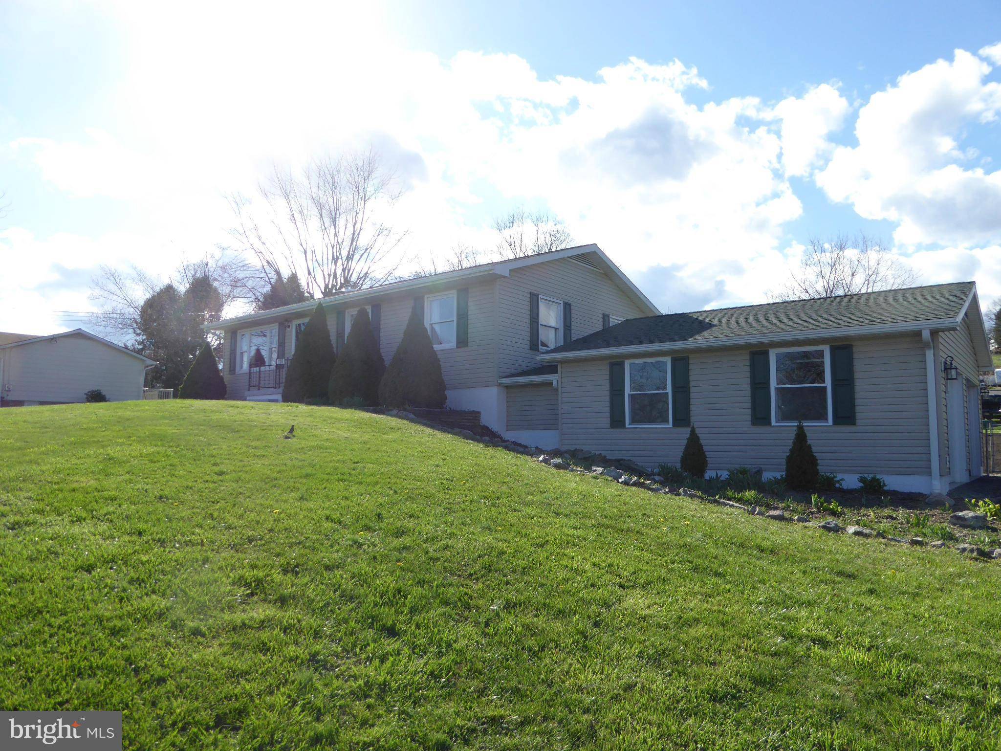 Romney, WV 26757,110 CRESTVIEW DR