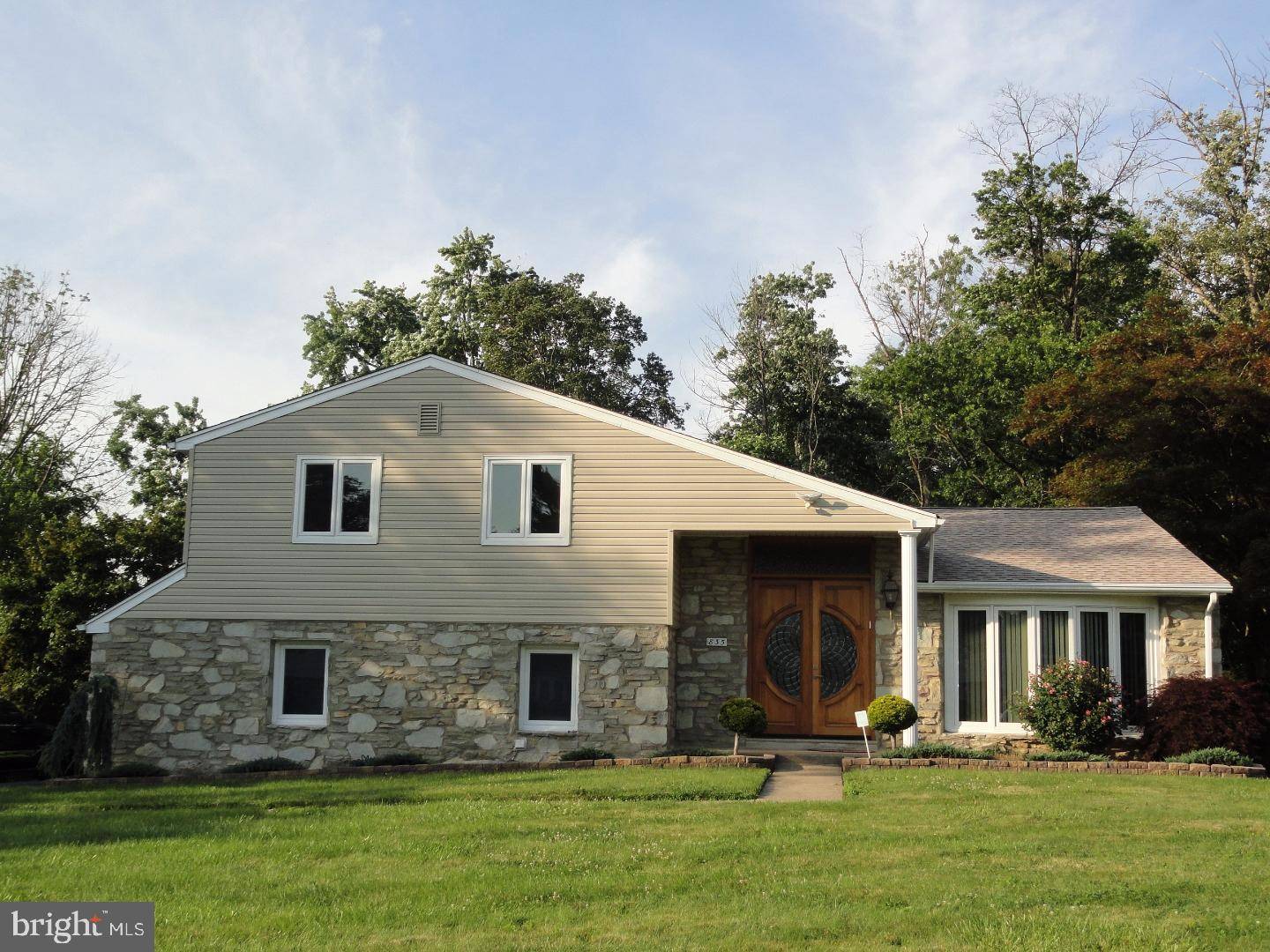 Huntingdon Valley, PA 19006,835 RED WING LN