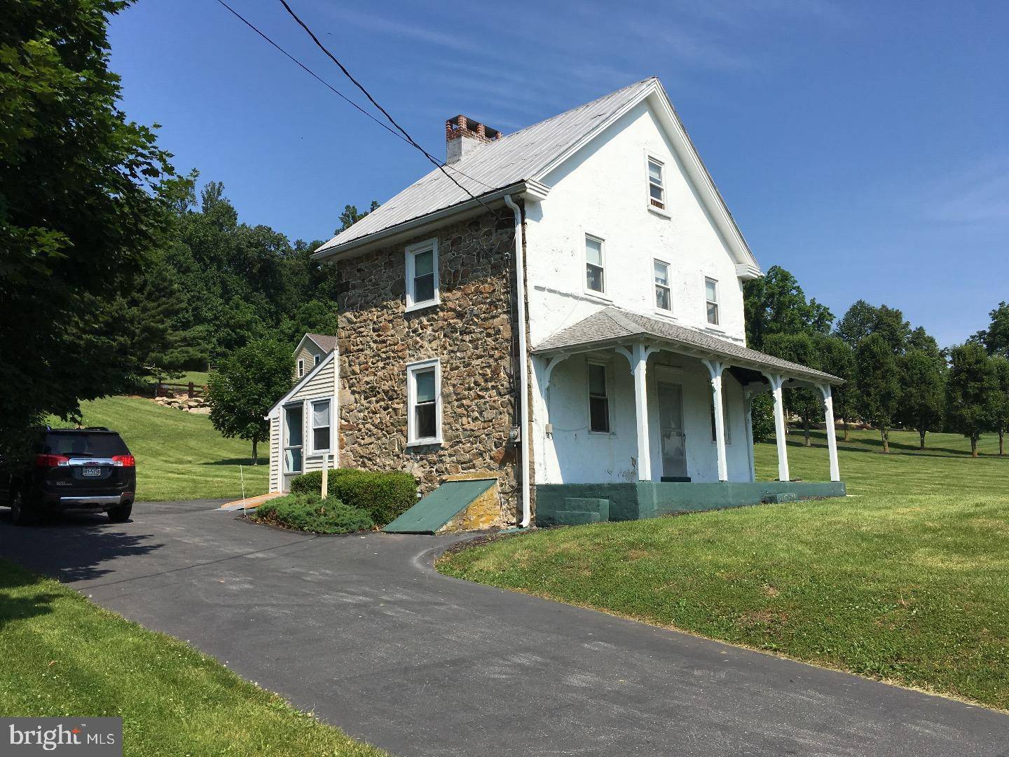 Elverson, PA 19520,683 N MANOR RD