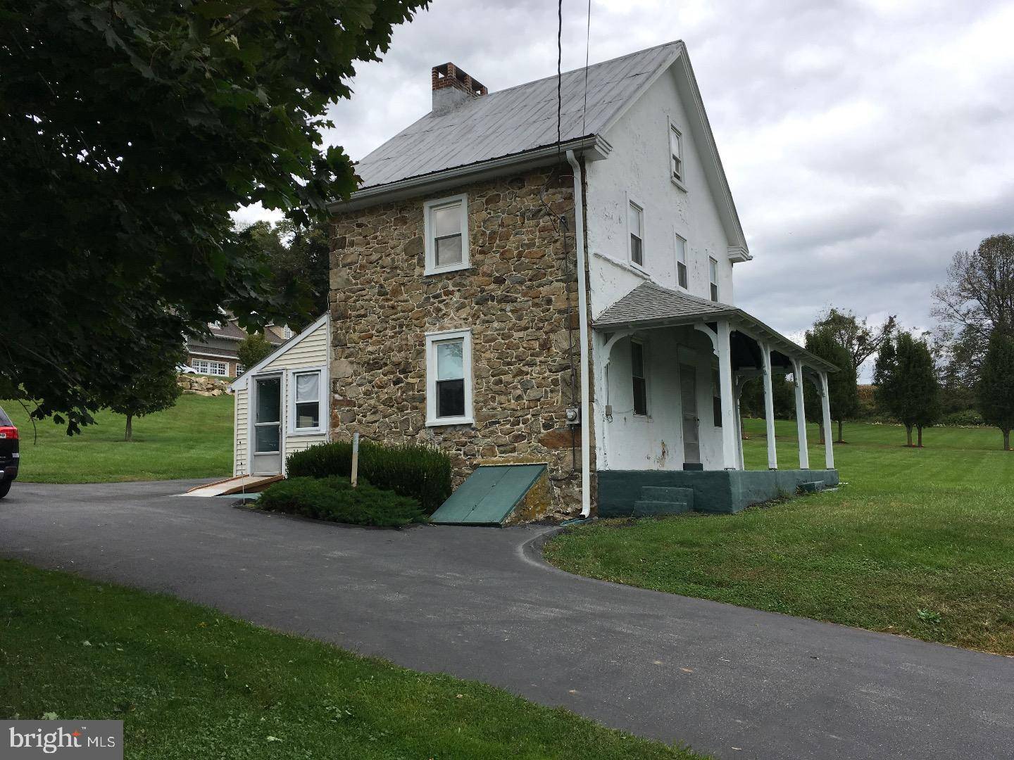 Elverson, PA 19520,683 N MANOR RD