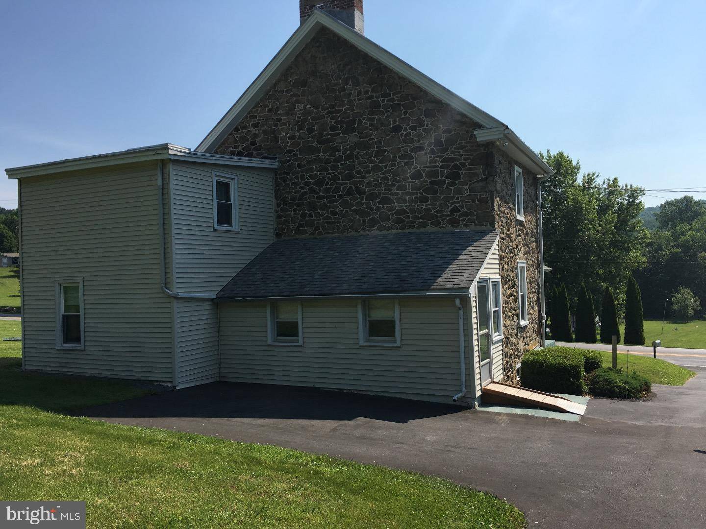 Elverson, PA 19520,683 N MANOR RD