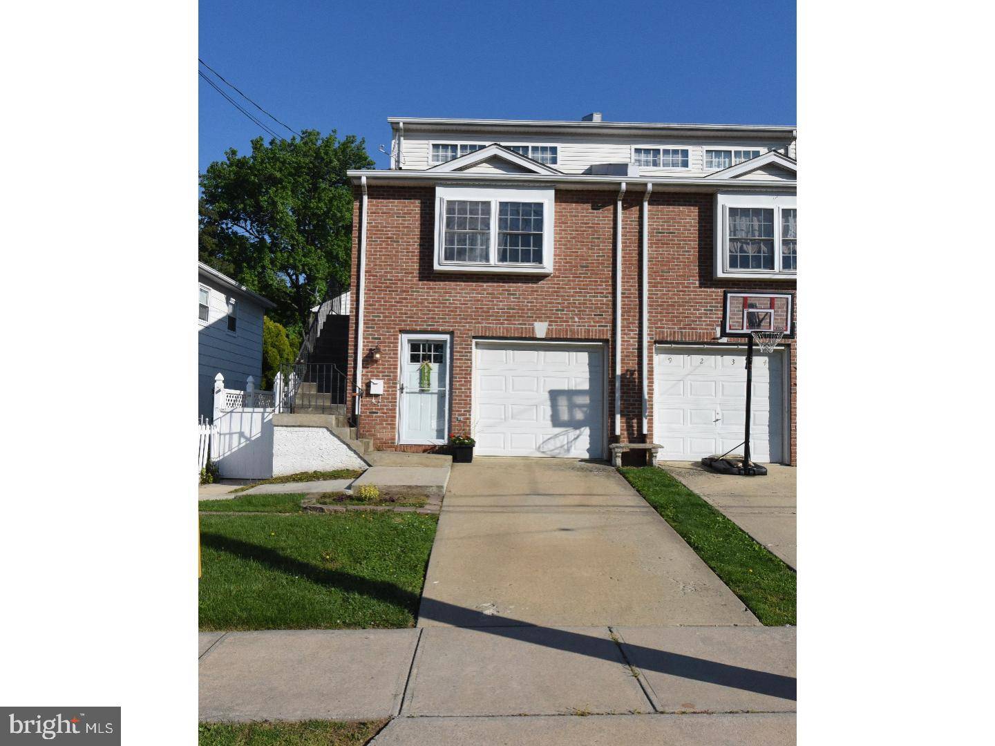 Philadelphia, PA 19114,9232 VANDIKE ST