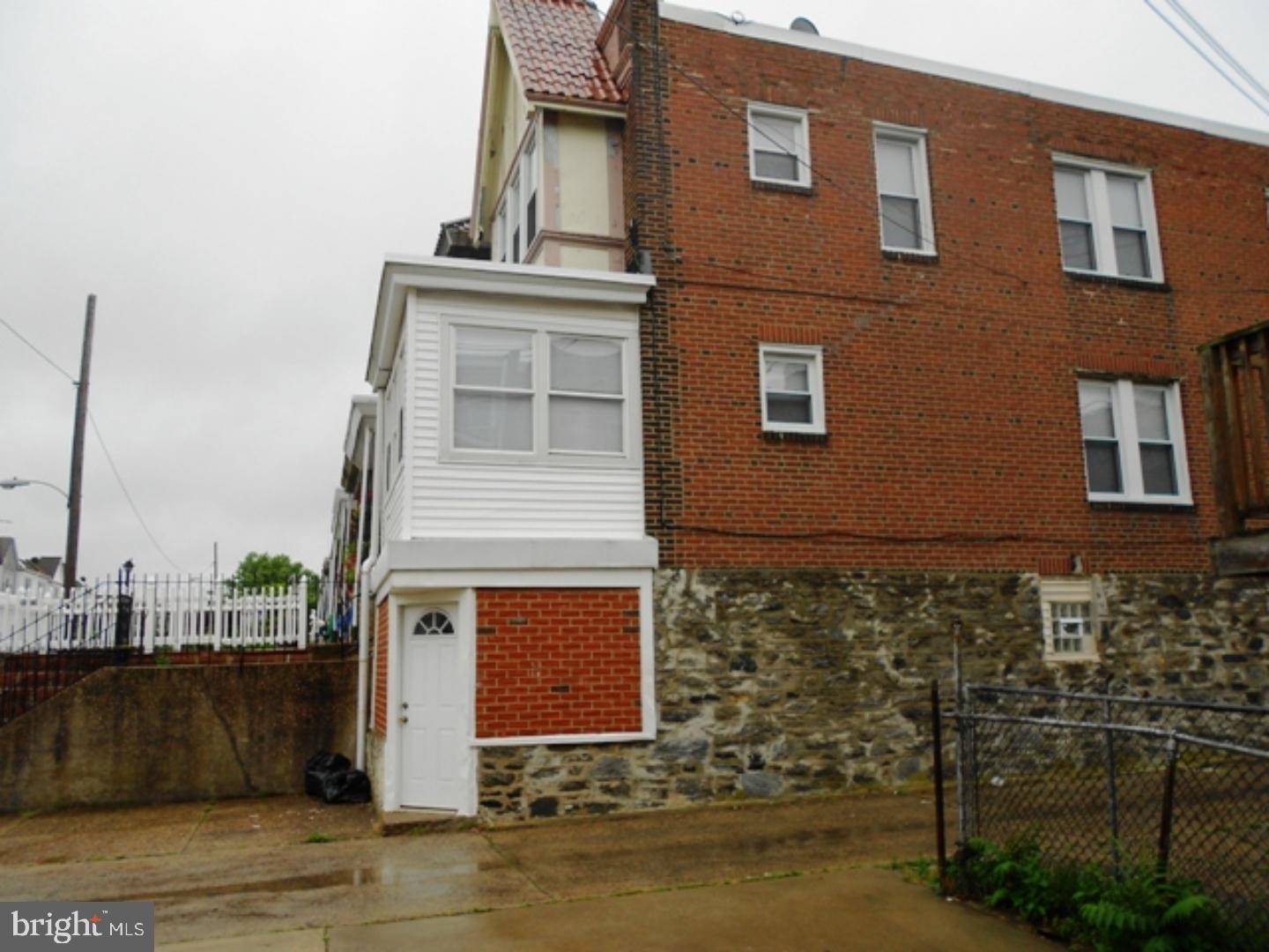 Philadelphia, PA 19135,7242 GLENLOCH ST