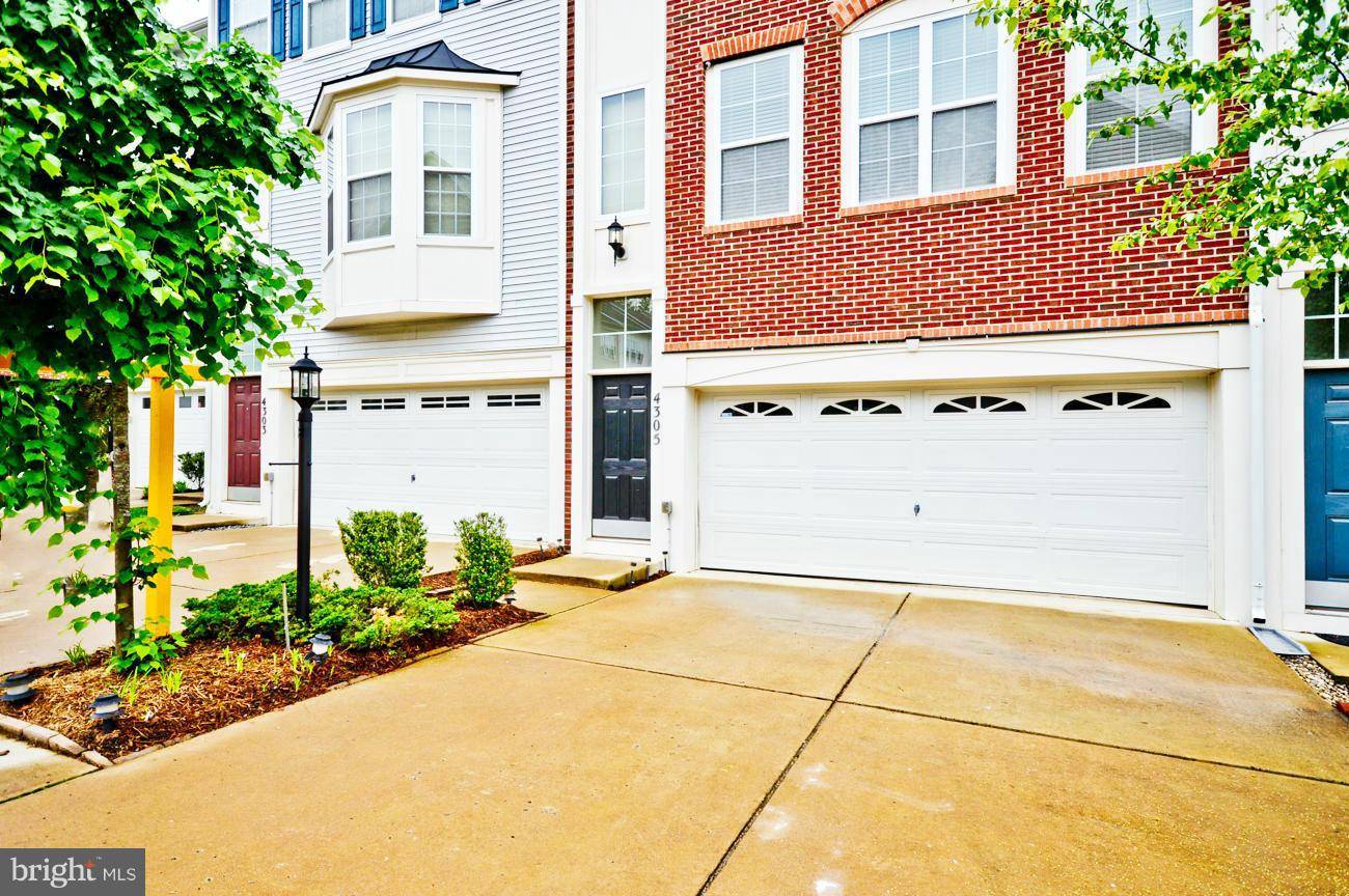 Triangle, VA 22172,4305 POTOMAC HIGHLANDS CIR #112