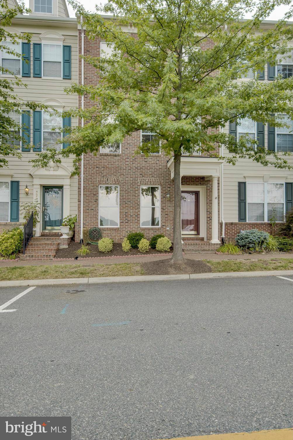 Woodbridge, VA 22191,733 HARBOR SIDE ST