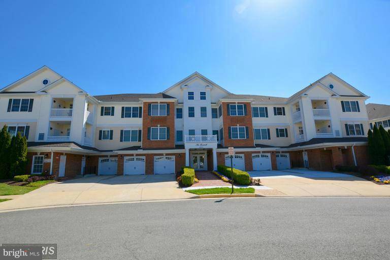 Haymarket, VA 20169,15221 ROYAL CREST DR #102