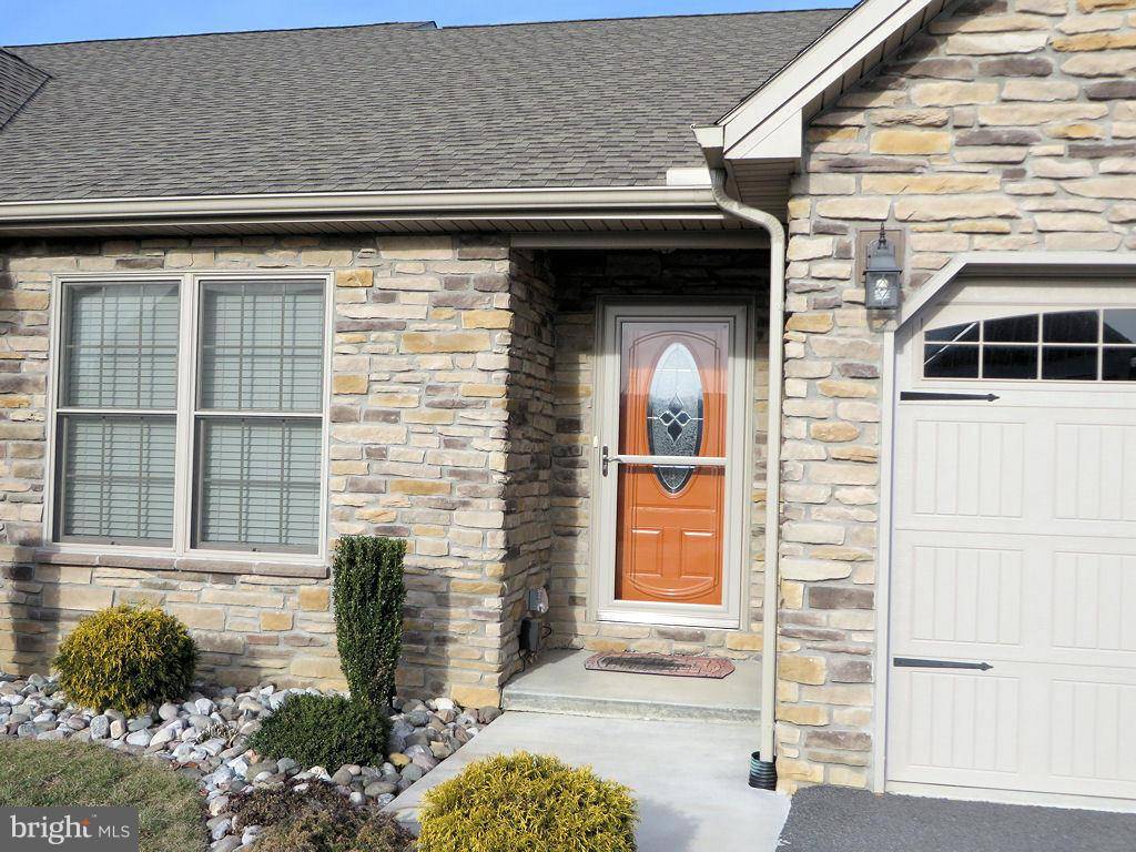 Shippensburg, PA 17257,275 PIN OAK LN