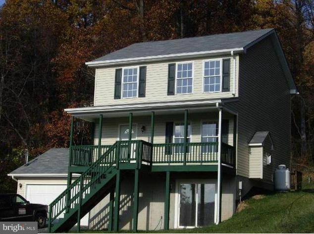 Linden, VA 22642,365 GOLDEN RUSSET DR