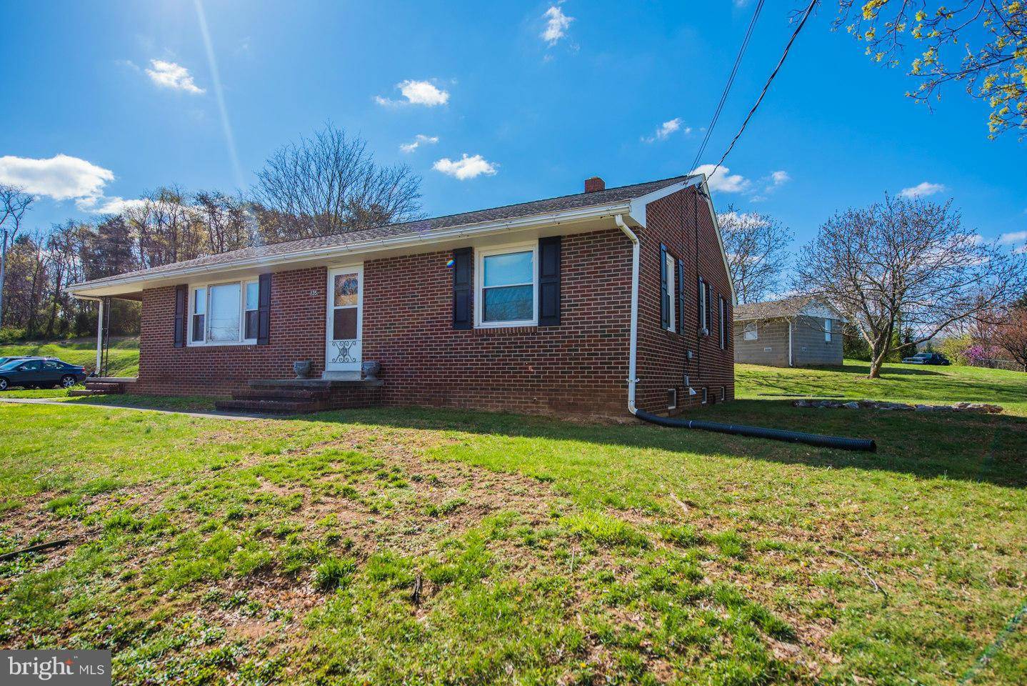 Front Royal, VA 22630,835 6TH ST