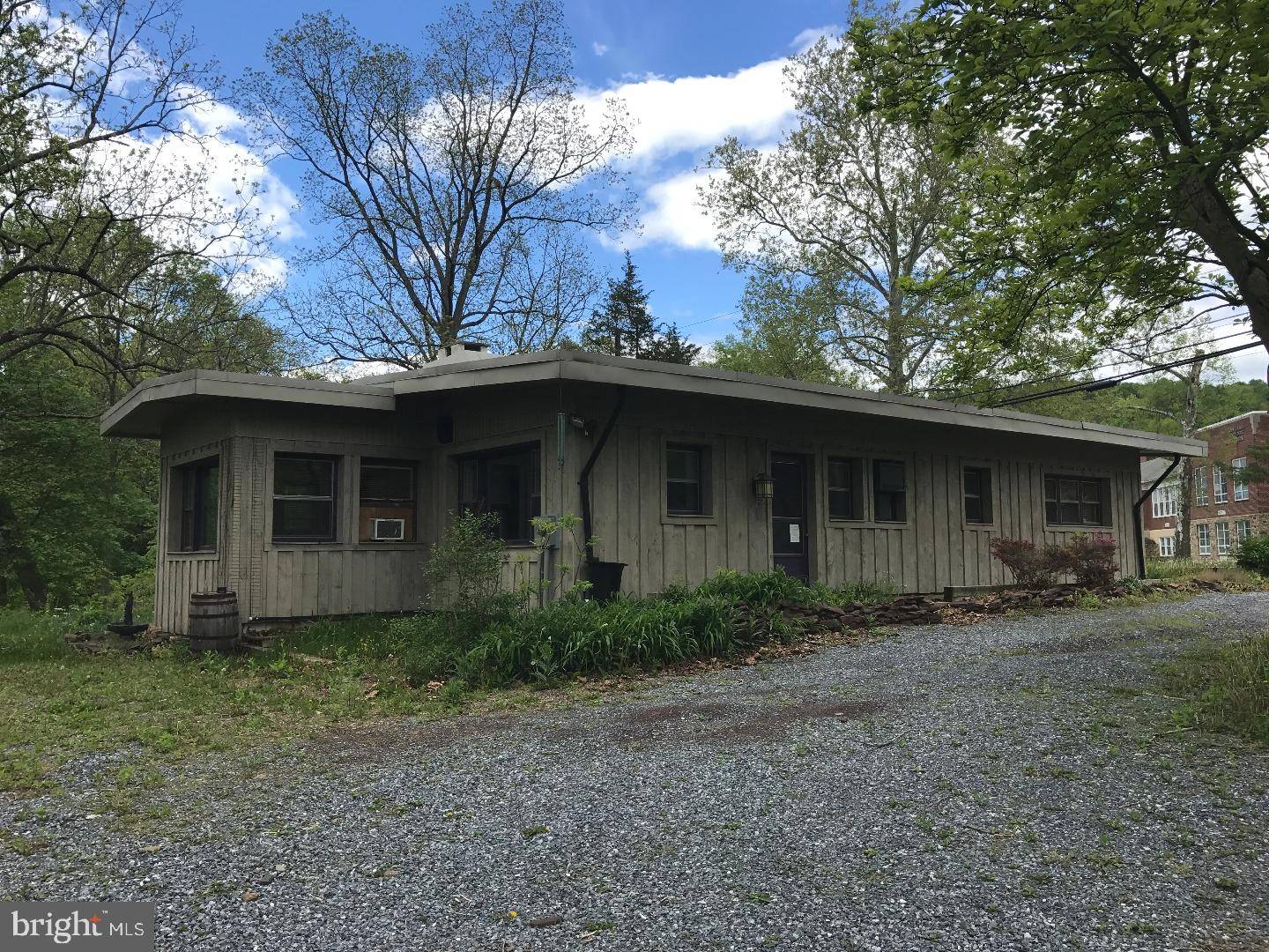 Elverson, PA 19520,3671 SAINT PETERS RD