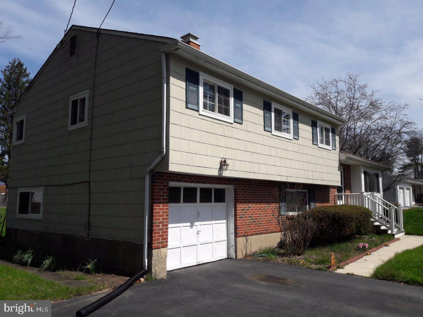 Ewing Twp, NJ 08618,7 MATTATUCK LN