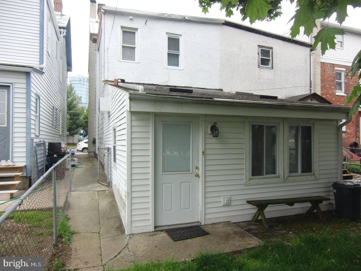 Pennsburg, PA 18073,215 MAIN ST