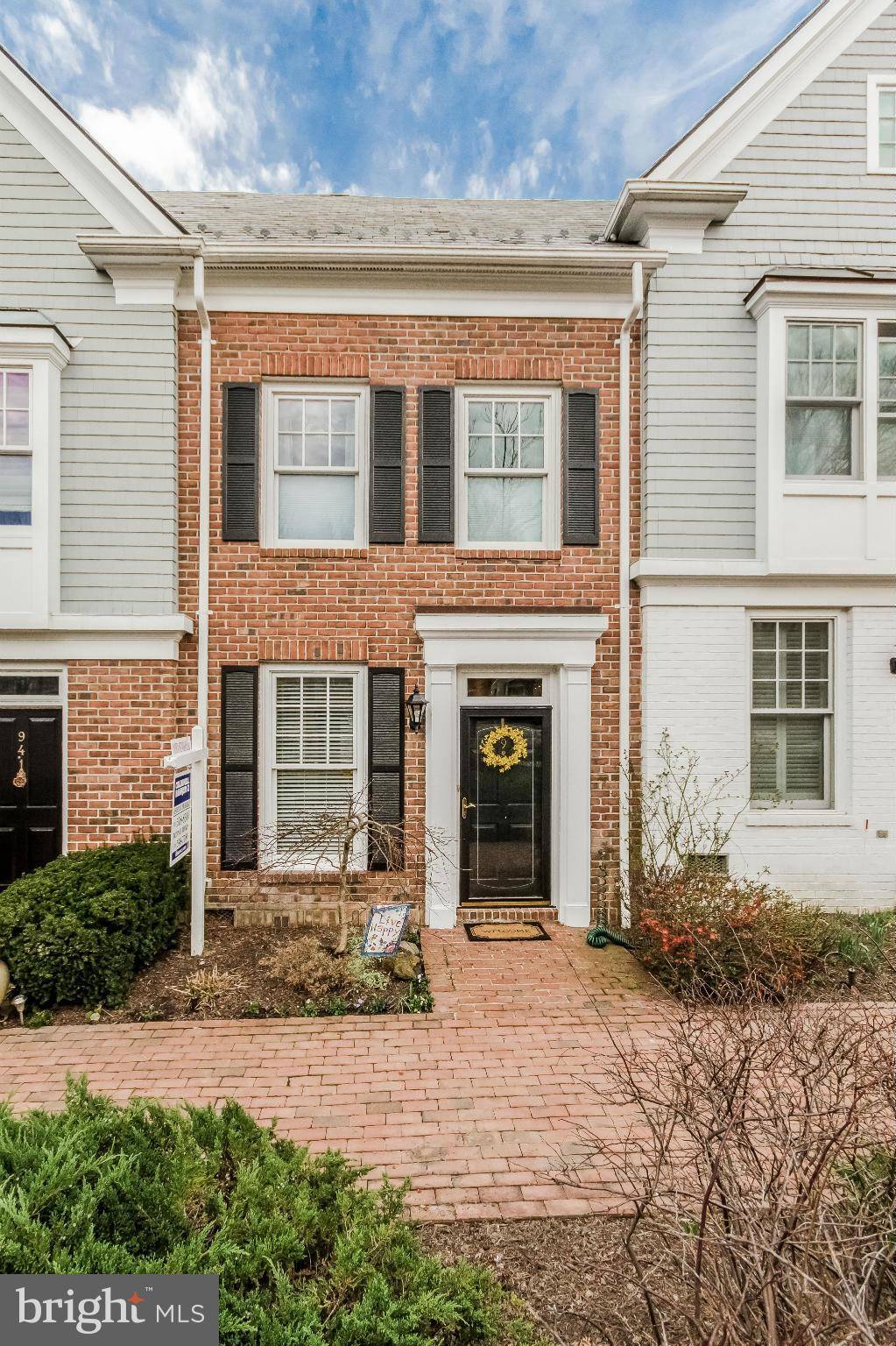 Alexandria, VA 22314,939 POWHATAN ST