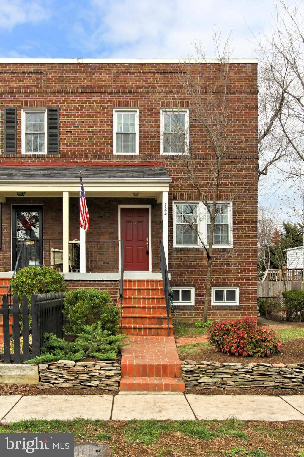 Alexandria, VA 22301,124 MAPLE ST E