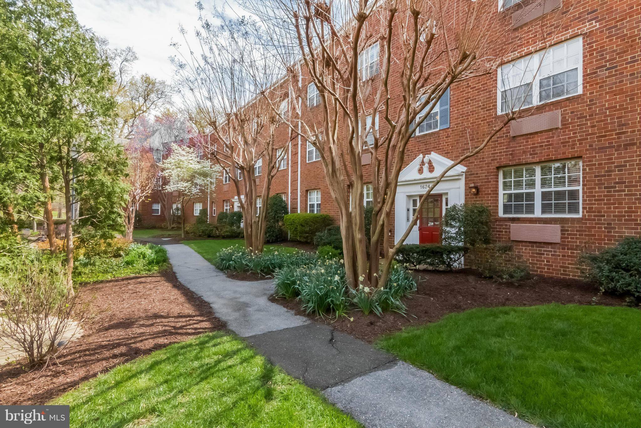 Alexandria, VA 22314,1624 ABINGDON DR #101