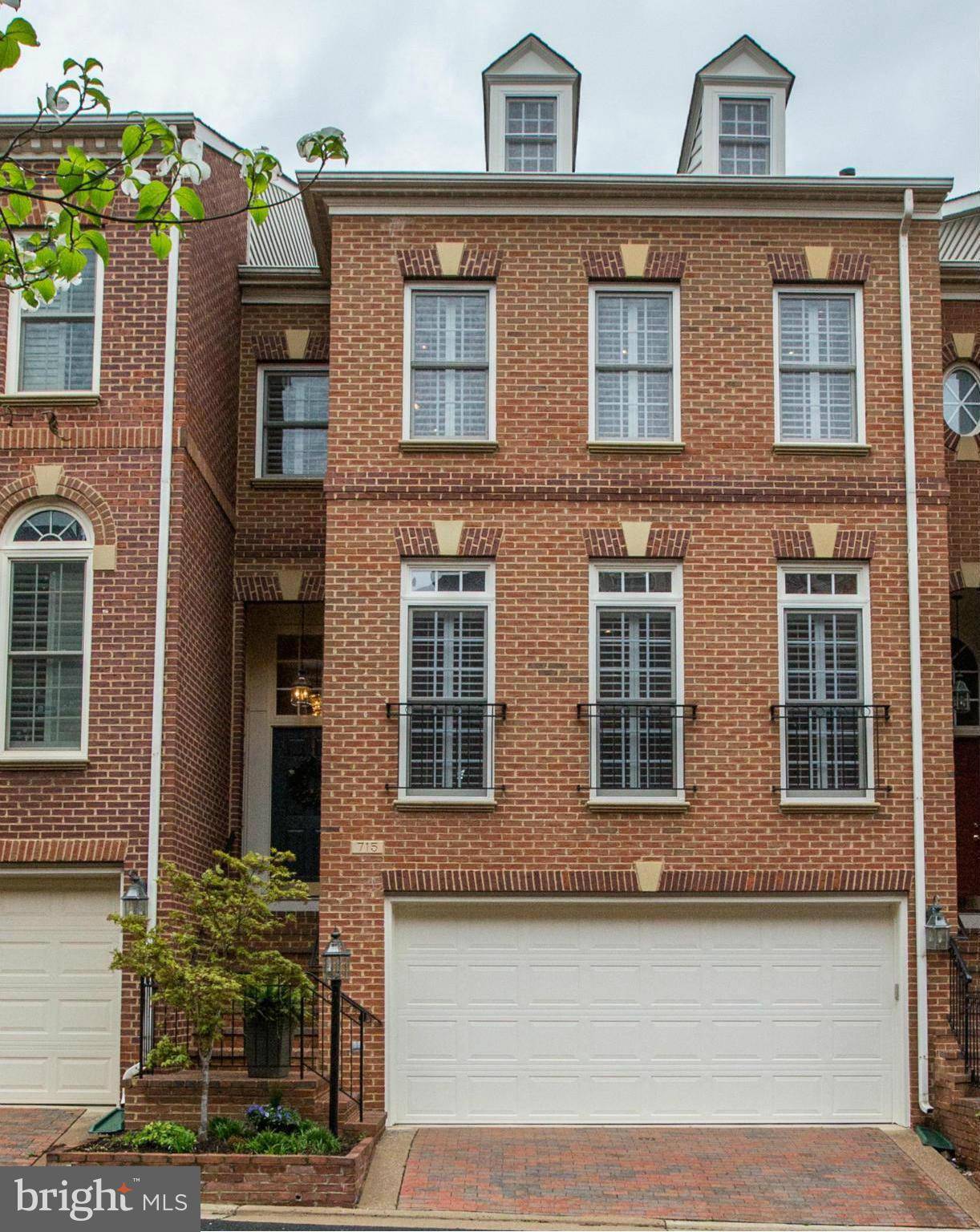 Alexandria, VA 22314,715 HAWKINS WAY